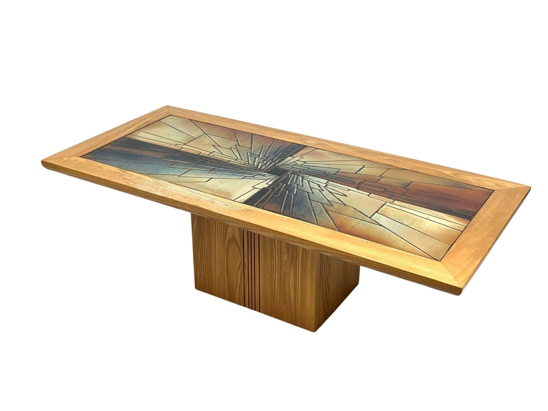 French work, pine coffee table, abstract ceramic tile top, circa 1970

Height 40 x Width 131 x Depth 60 cm

Good original condition 