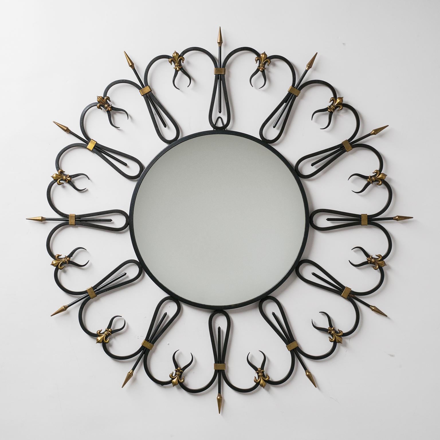 Miroir en fer forgé français, datant d'environ 1960, détails en laiton Fleur de Lys 5