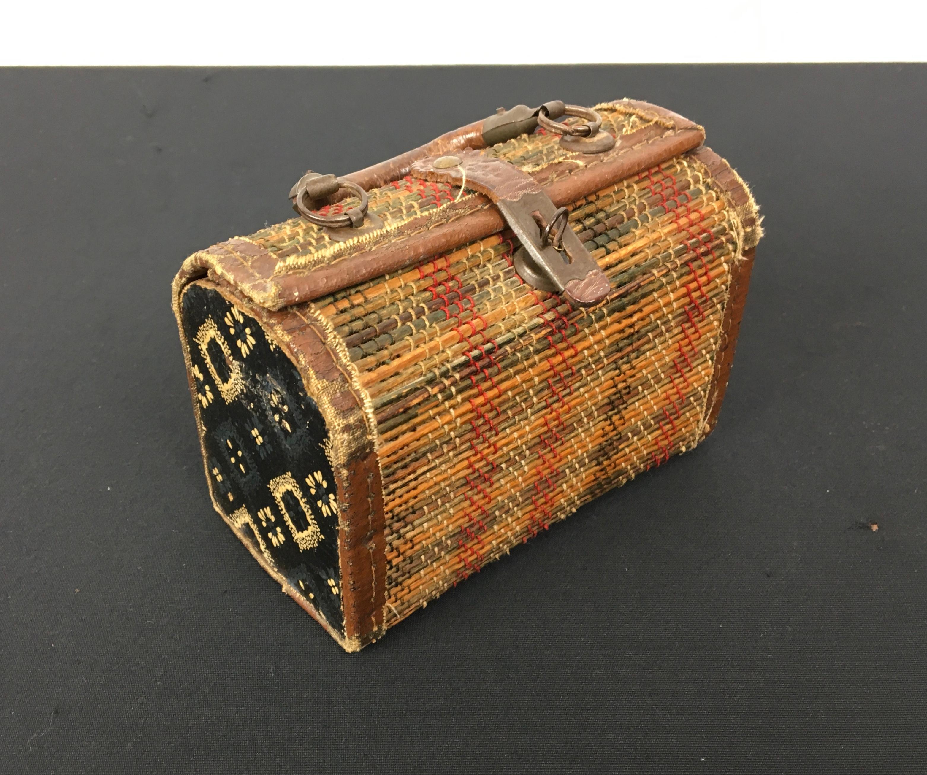 French Woven Colored Cane Mini Bag , Lunch Box, Suitcase, Handbasket In Good Condition For Sale In Antwerp, BE