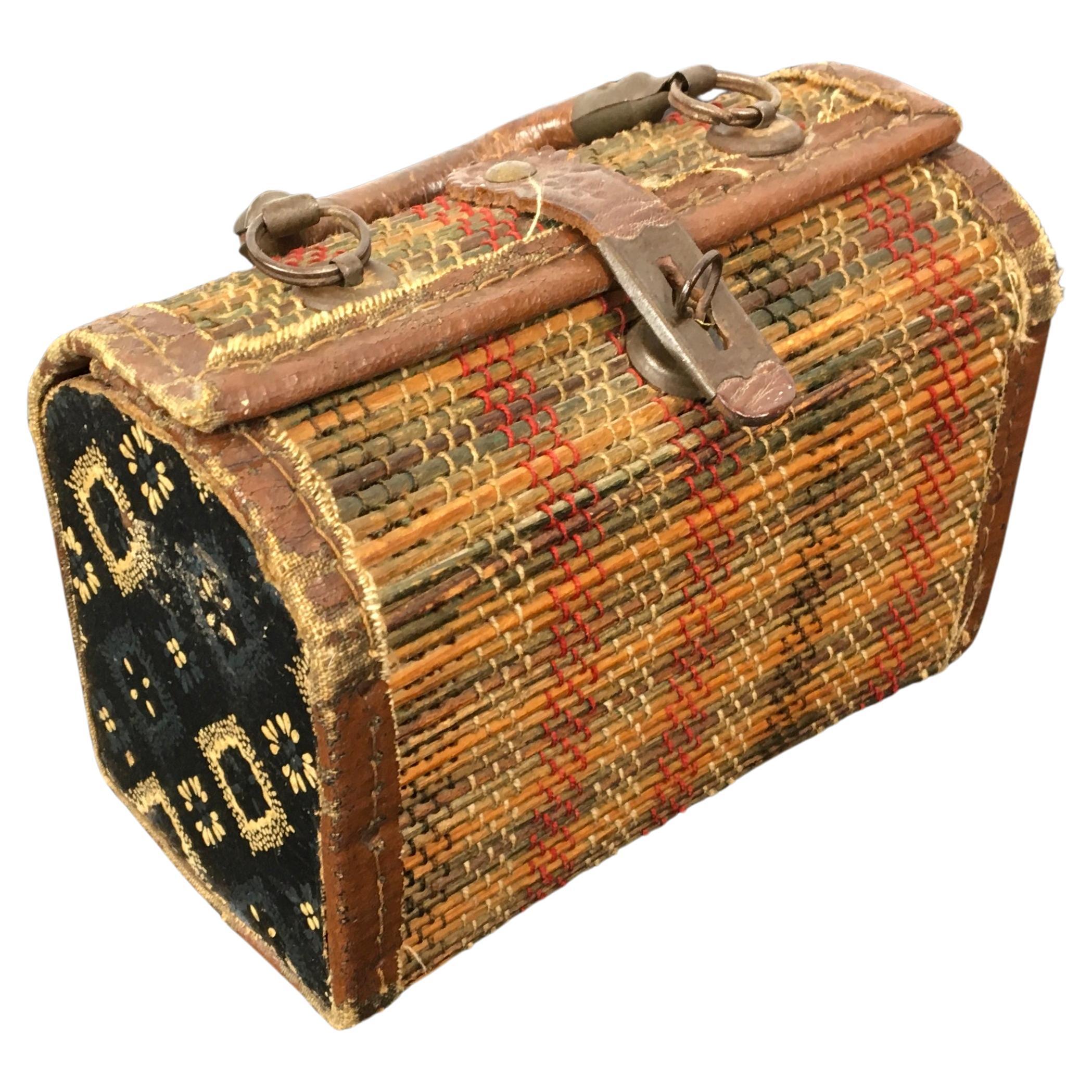 Französische Minitasche aus gewebtem, farbigem Schilfrohr, Lunch Box, Aktentasche, Handtasche im Angebot