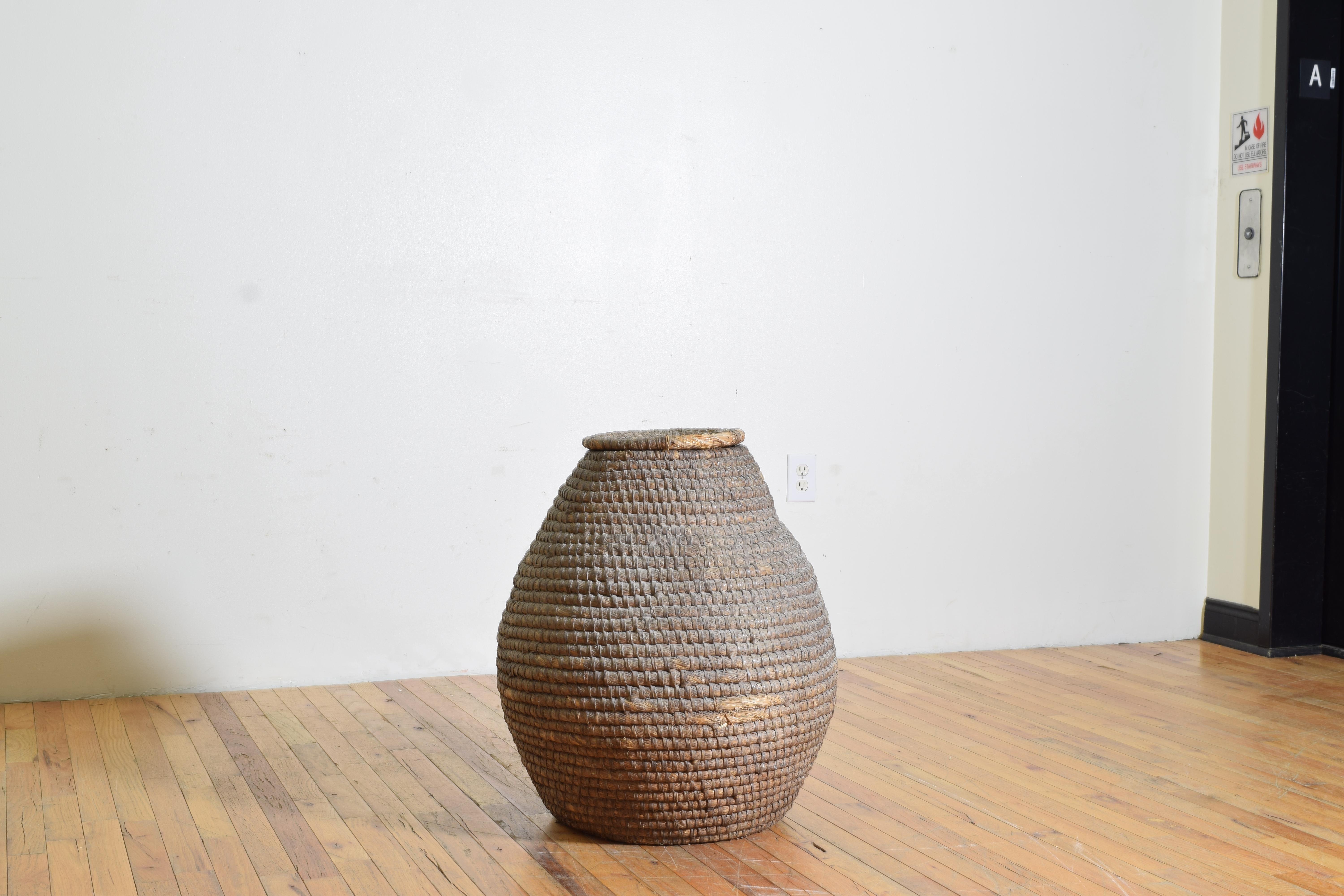 French Woven Straw Basket and Cover, ca. 1880 In Good Condition In Atlanta, GA