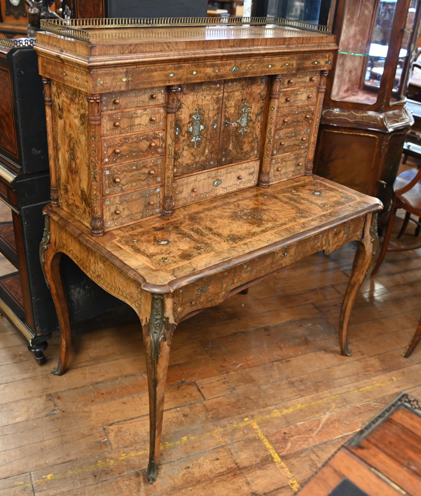Französisch Schreibtisch Bureau Nussbaum Inlay Perlmutt 1860 im Angebot 11