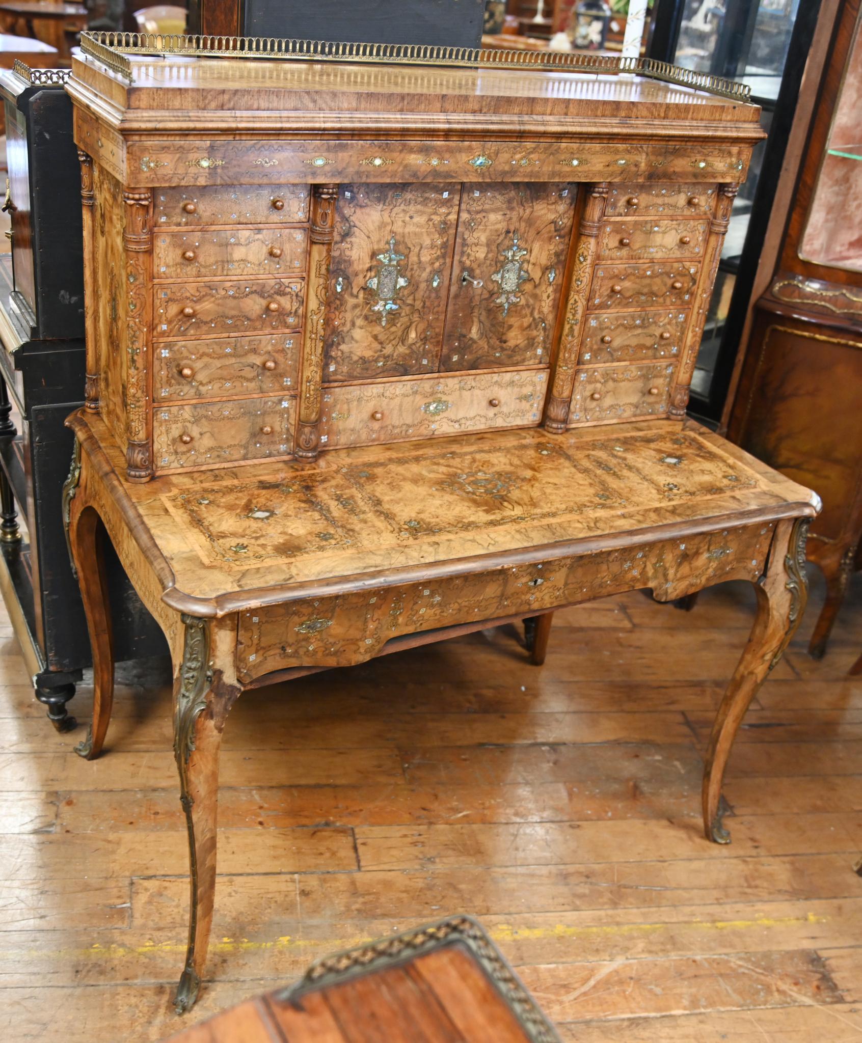 Französisch Schreibtisch Bureau Nussbaum Inlay Perlmutt 1860 im Angebot 12