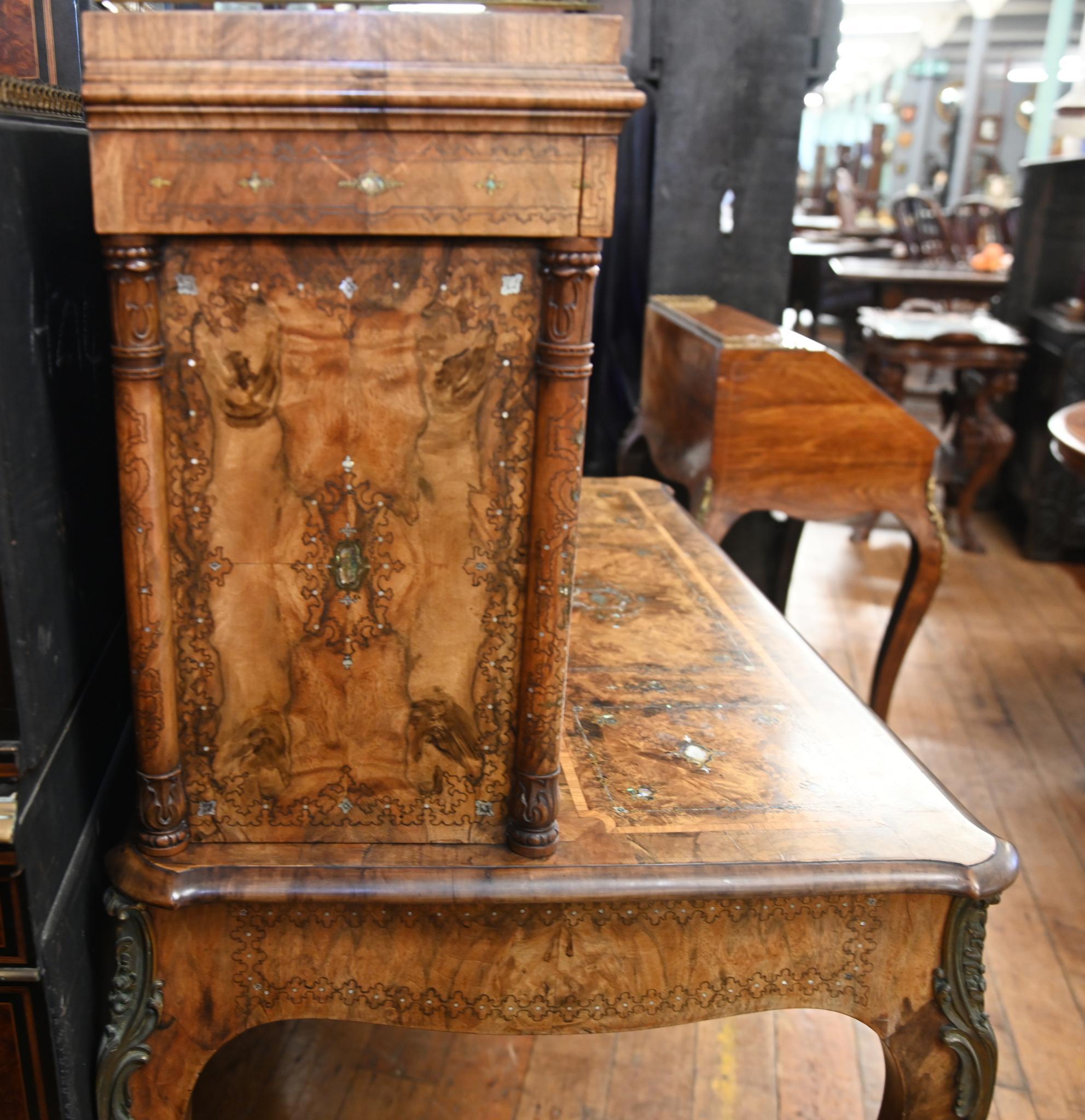 Französisch Schreibtisch Bureau Nussbaum Inlay Perlmutt 1860 (Walnuss) im Angebot