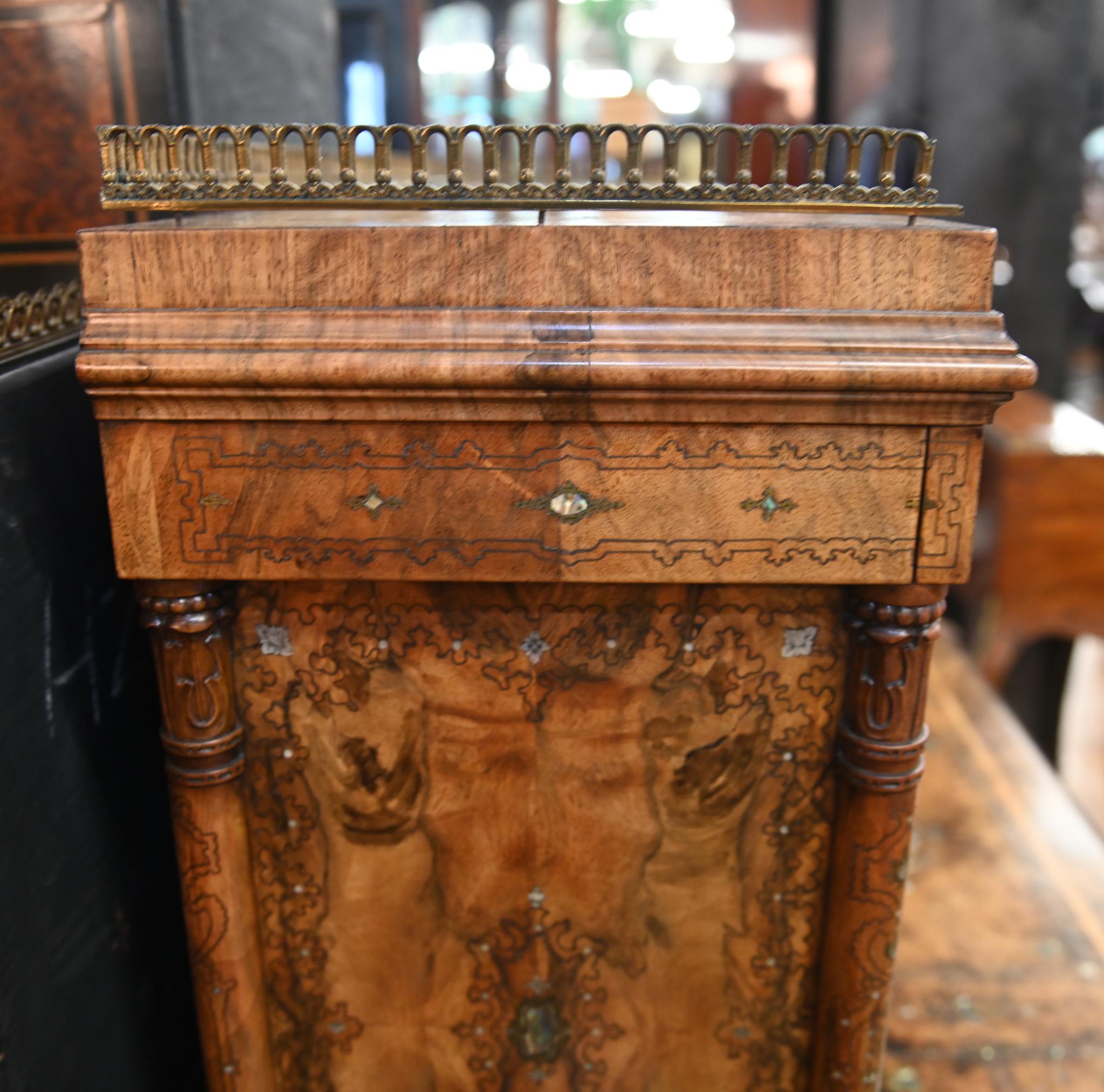 Französisch Schreibtisch Bureau Nussbaum Inlay Perlmutt 1860 im Angebot 1