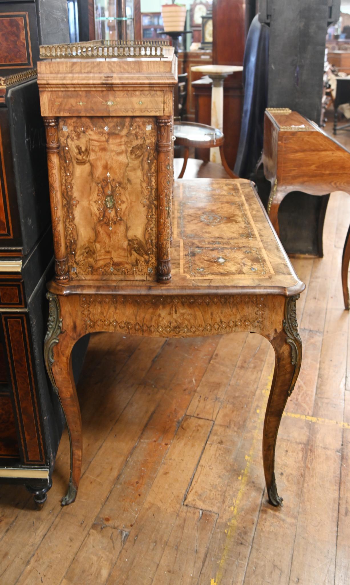 Französisch Schreibtisch Bureau Nussbaum Inlay Perlmutt 1860 im Angebot 2