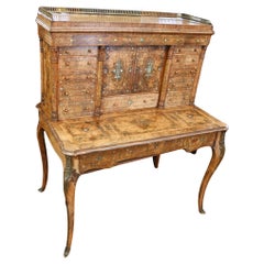 Bureau français en noyer incrusté de nacre 1860