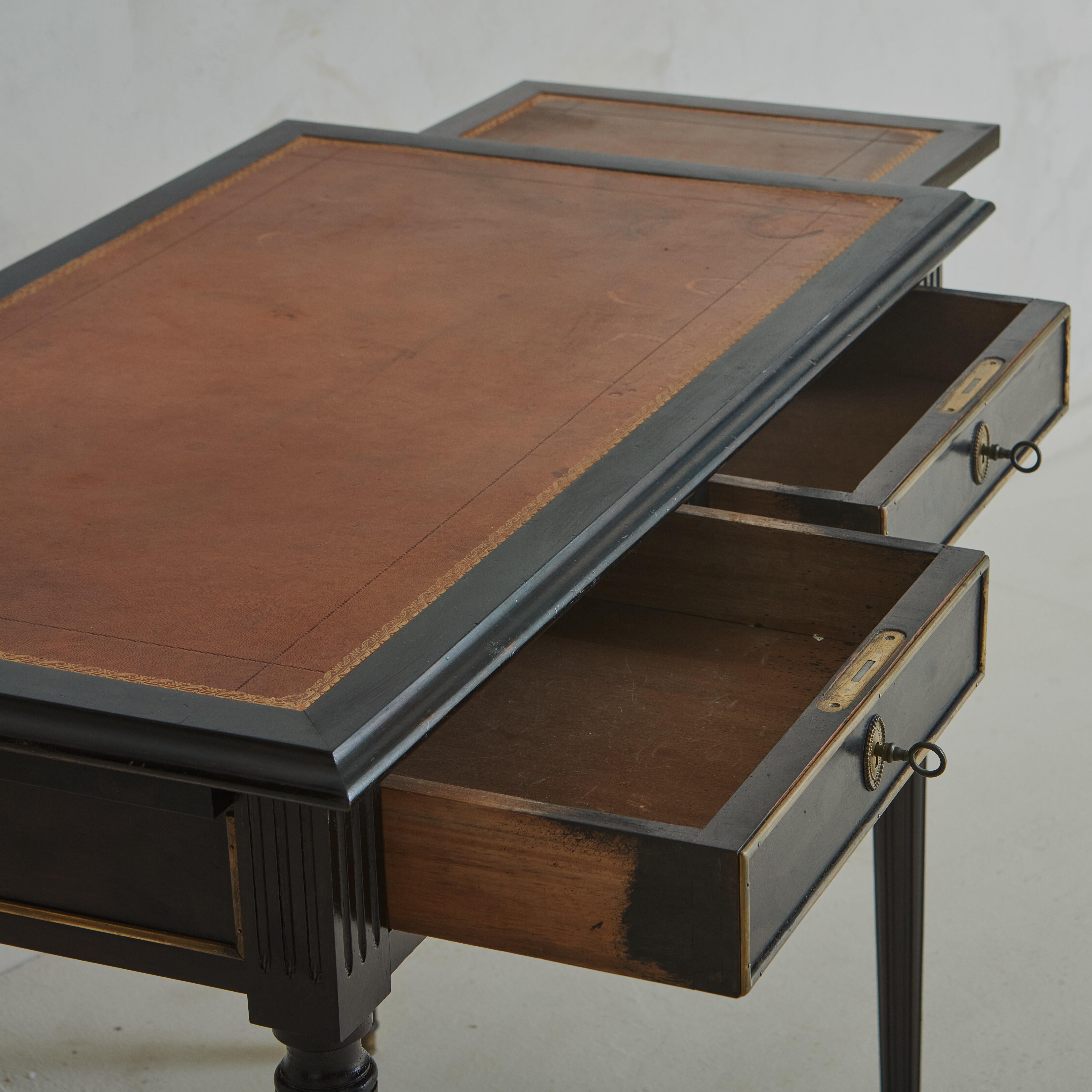 French Writing Desk with Embossed Leather Top in the Style of Louis XVI In Good Condition For Sale In Chicago, IL