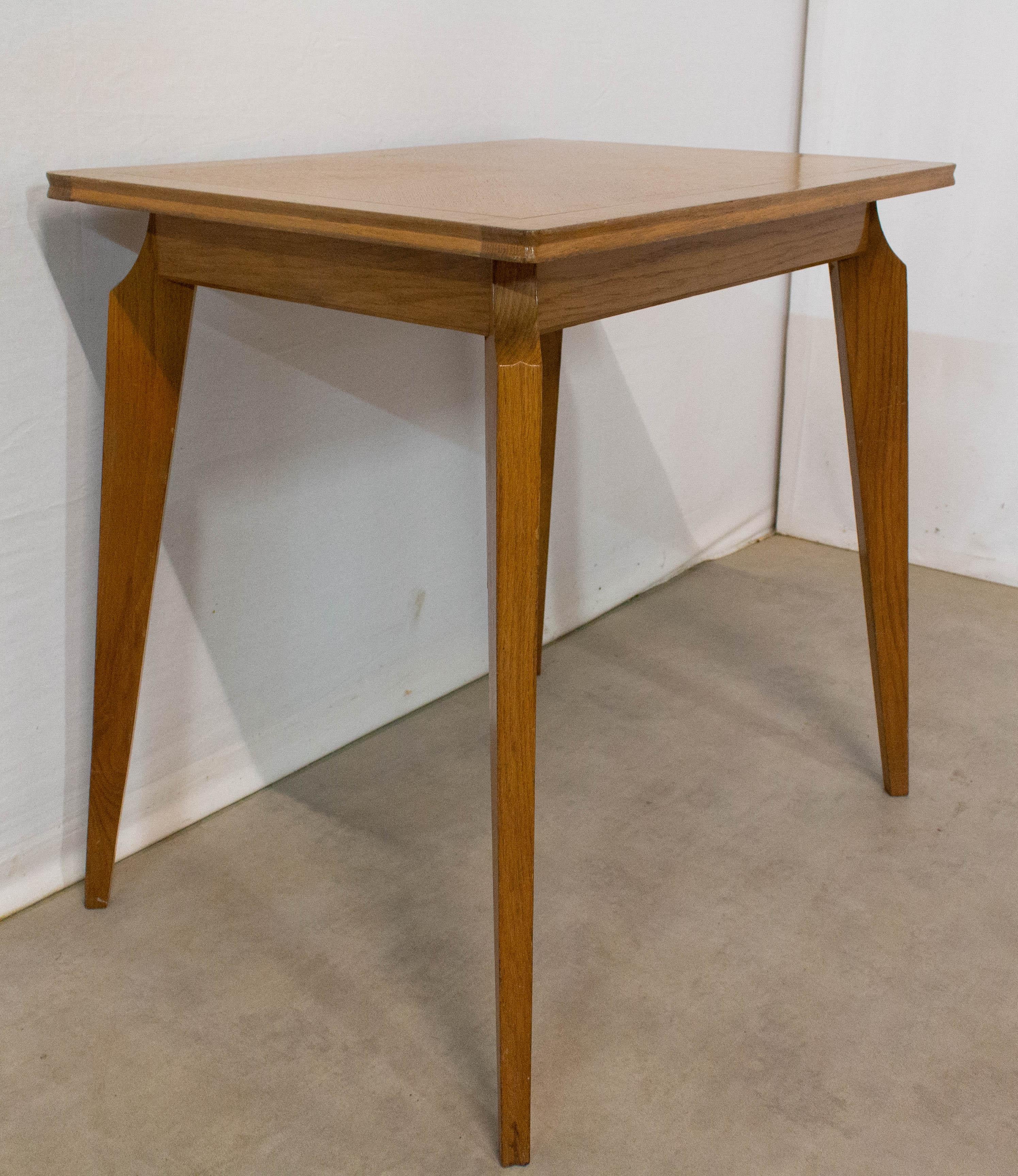 French writing table, little desk or side table, circa 1950.
Table top in perfect condition

For shipping: 
60/80/74.5cm 11kg.