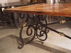 Table de salle à manger française en fer forgé et bronze avec plateau en parquet piqué, vers les années 1940