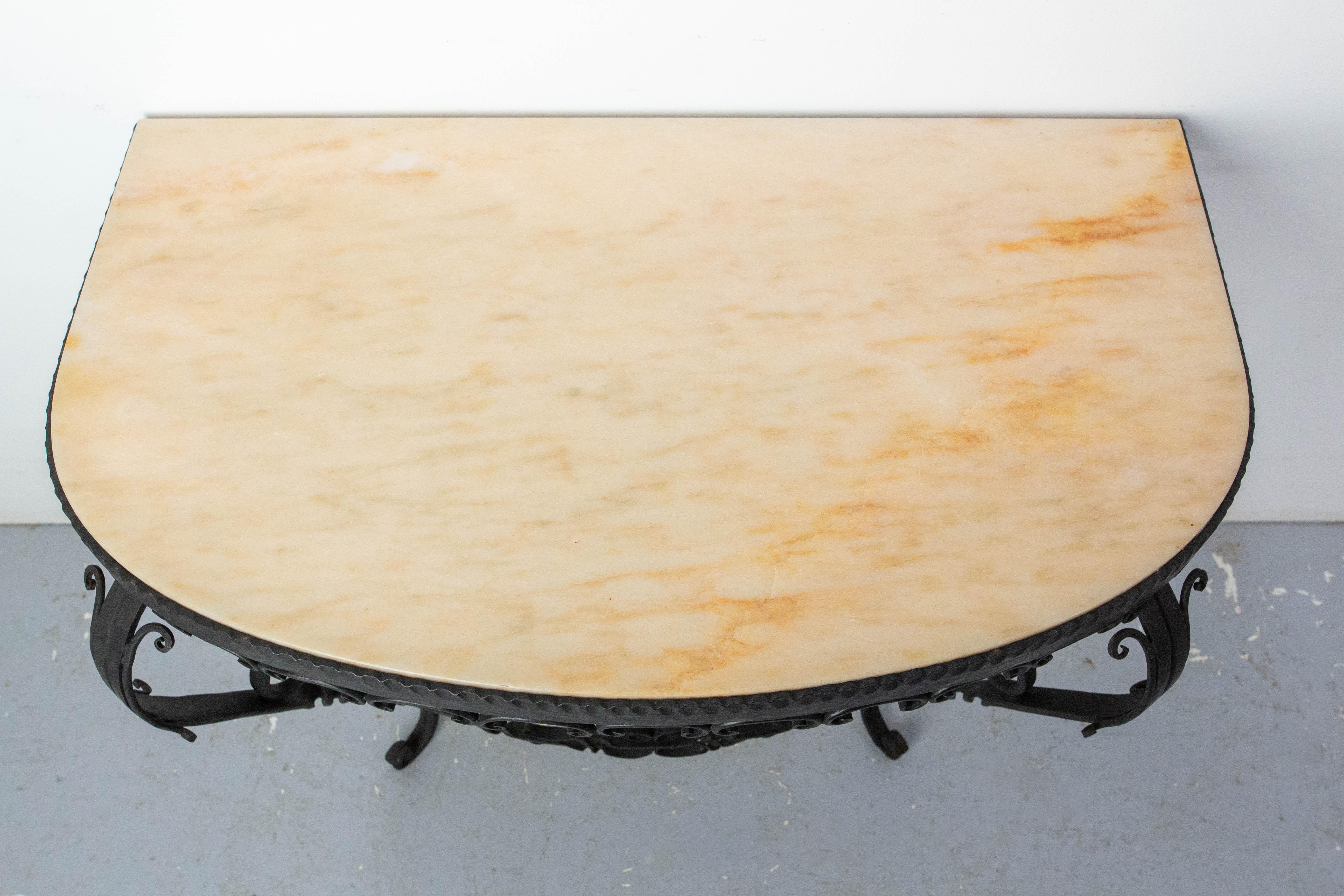 Consola francesa de hierro forjado y tapa de mármol, estilo Luis XV, mediados de siglo en venta 3