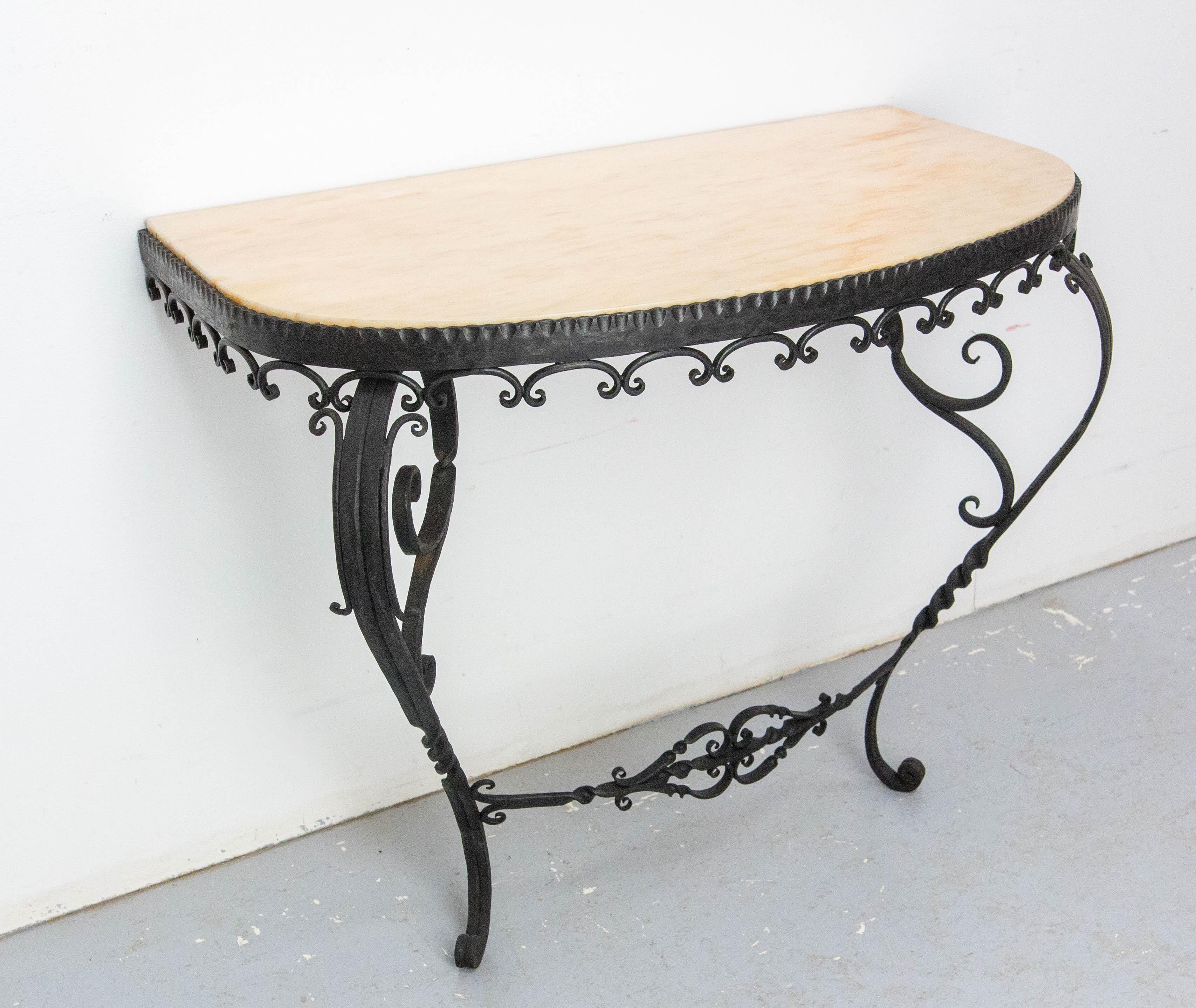 Consola francesa de hierro forjado y tapa de mármol, estilo Luis XV, mediados de siglo Moderno de mediados de siglo en venta