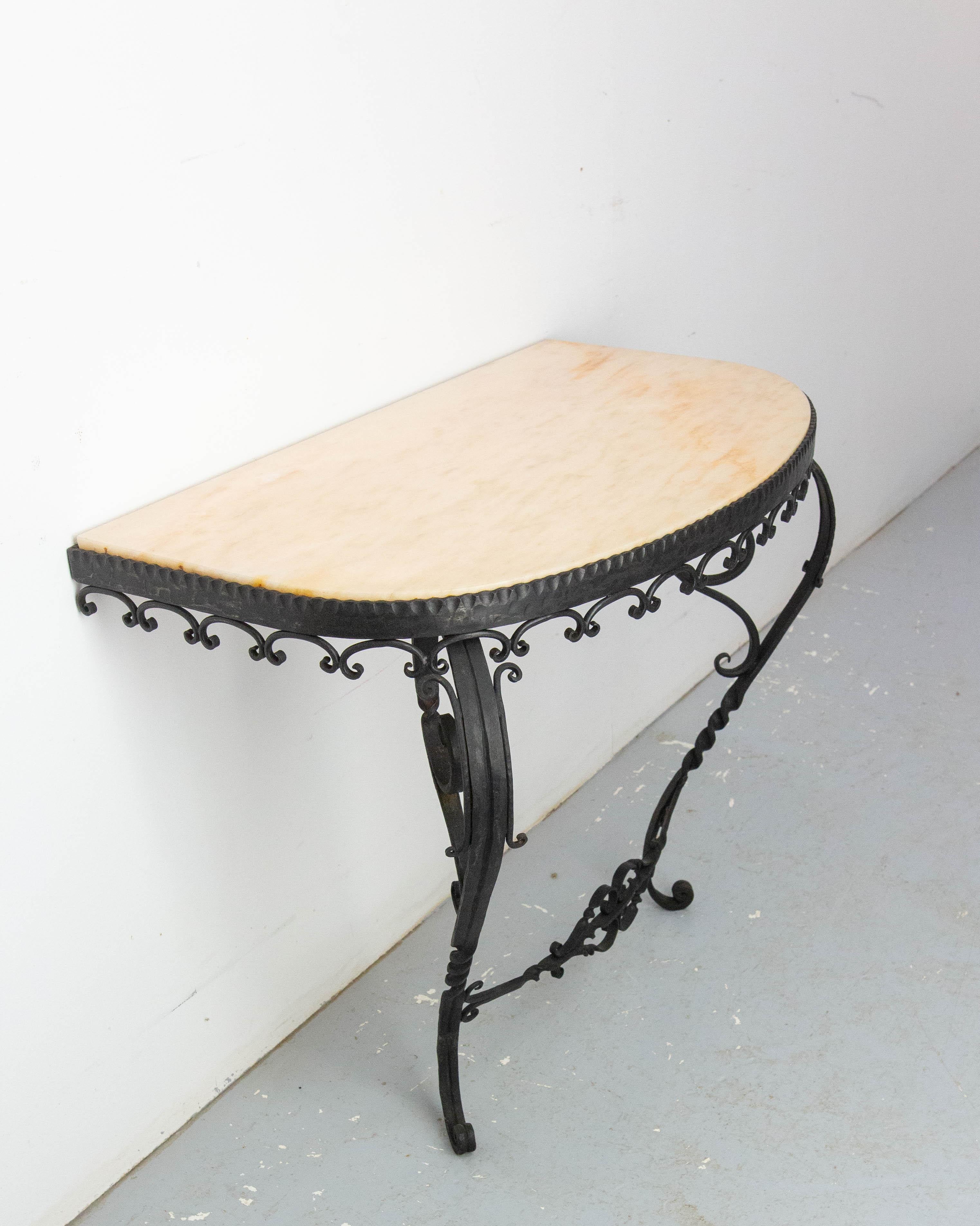 Consola francesa de hierro forjado y tapa de mármol, estilo Luis XV, mediados de siglo Hierro forjado en venta