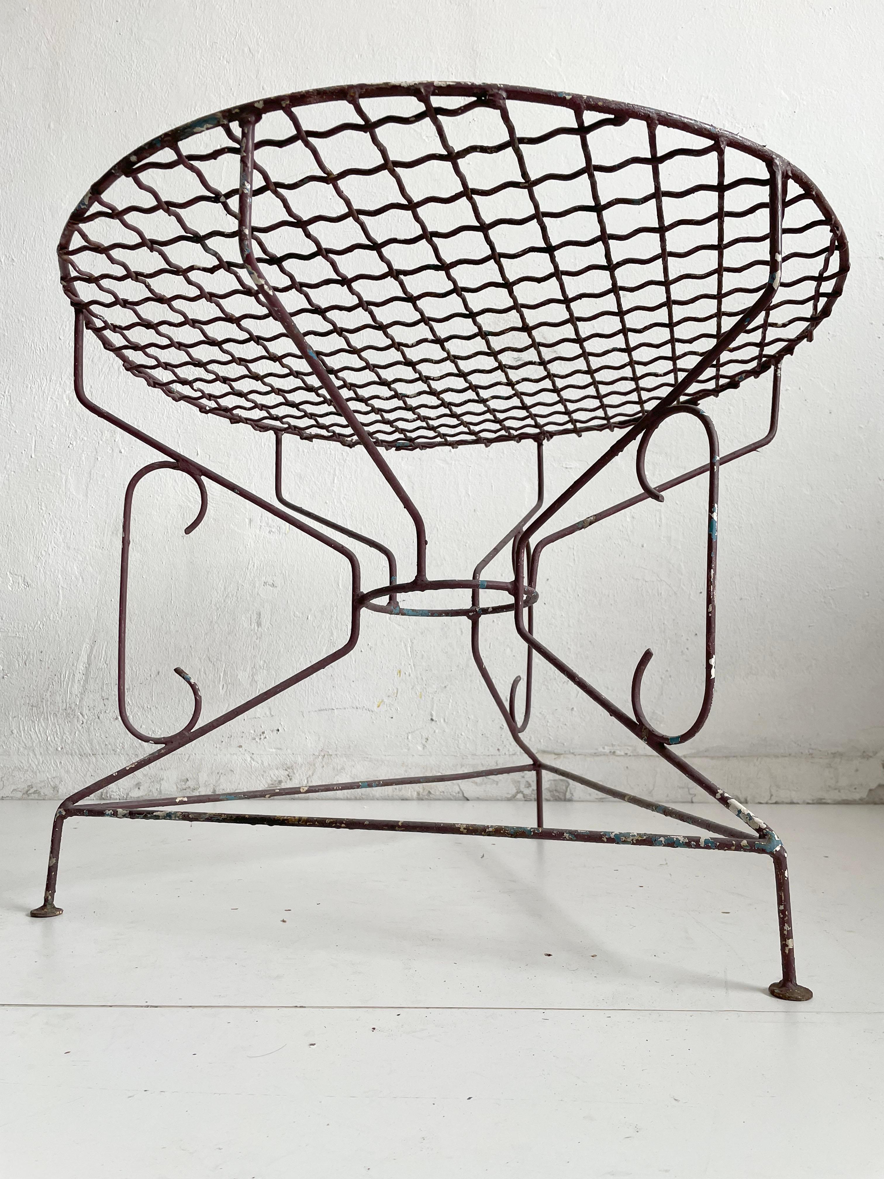 French Wrought Iron and Metal Mesh Garden Patio Cafe Coffee Table, ca 1950s For Sale 3