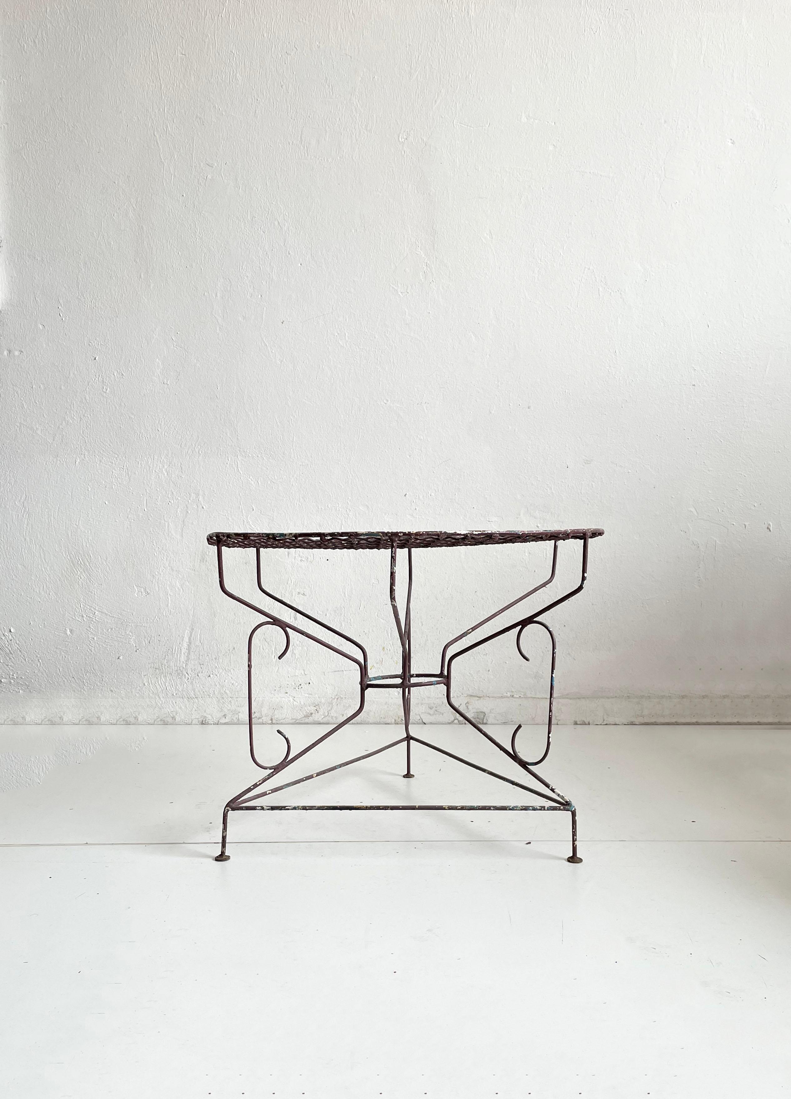 French Wrought Iron and Metal Mesh Garden Patio Cafe Coffee Table, ca 1950s For Sale 6