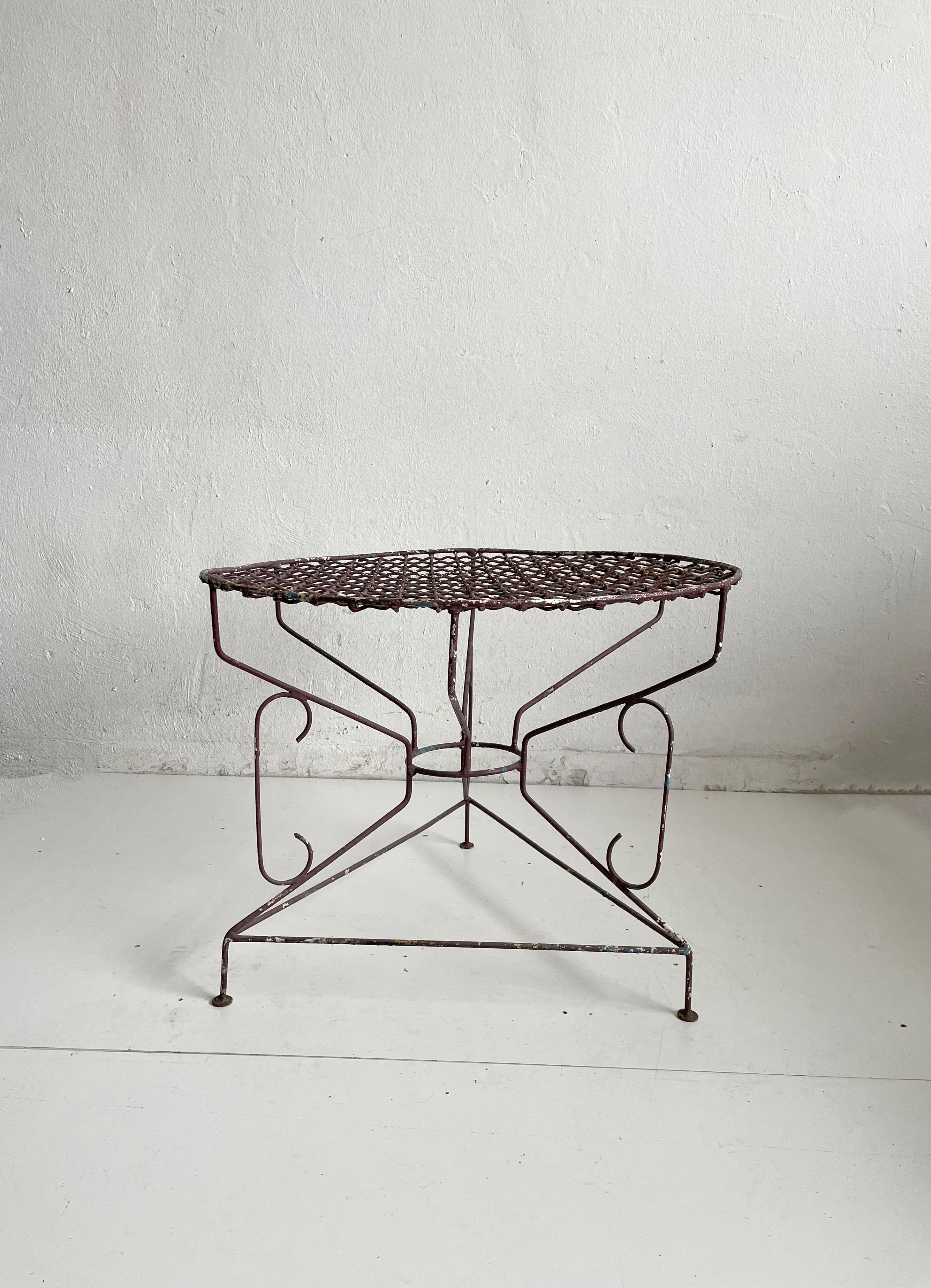 Mid-Century Modern French Wrought Iron and Metal Mesh Garden Patio Cafe Coffee Table, ca 1950s For Sale