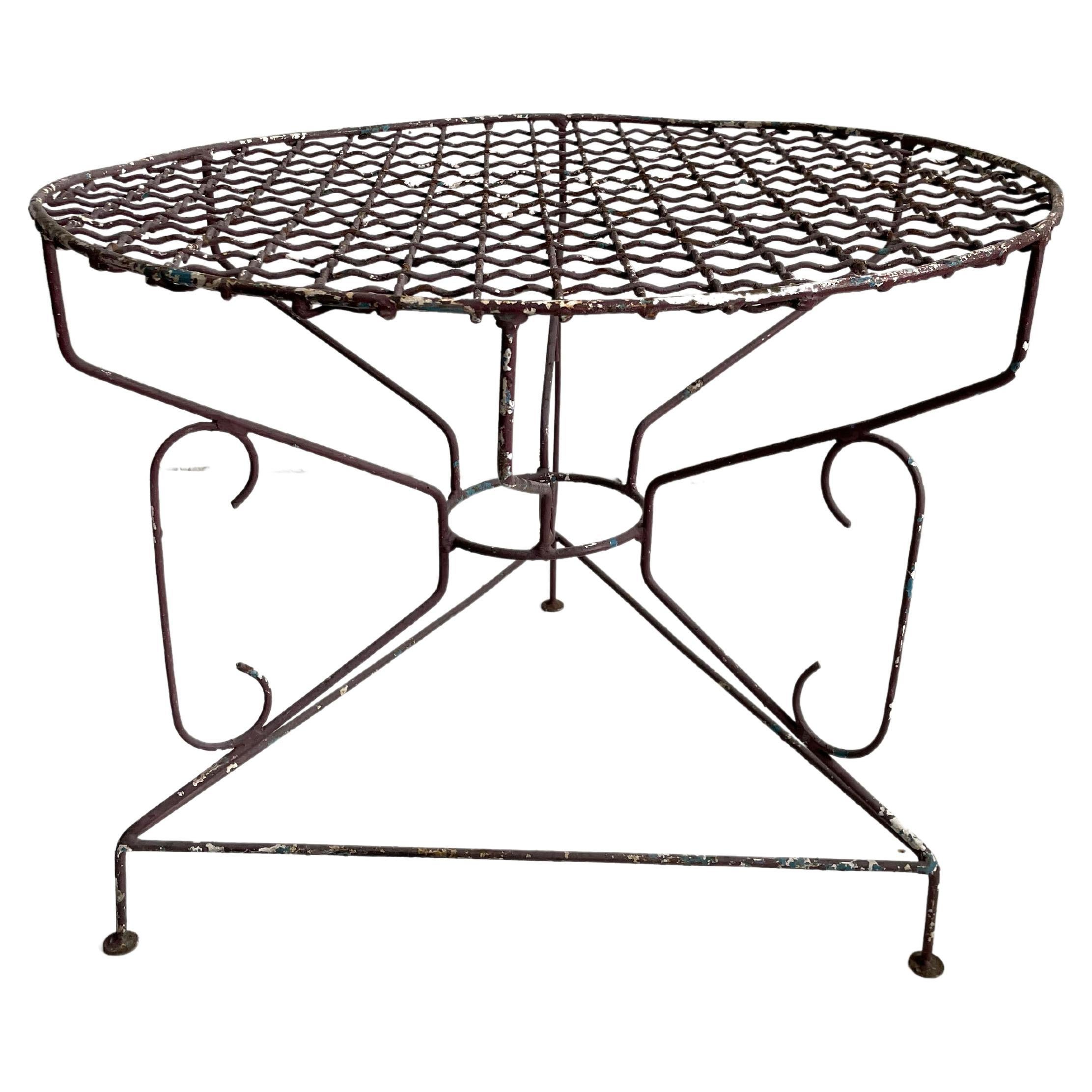 French Wrought Iron and Metal Mesh Garden Patio Cafe Coffee Table, ca 1950s For Sale