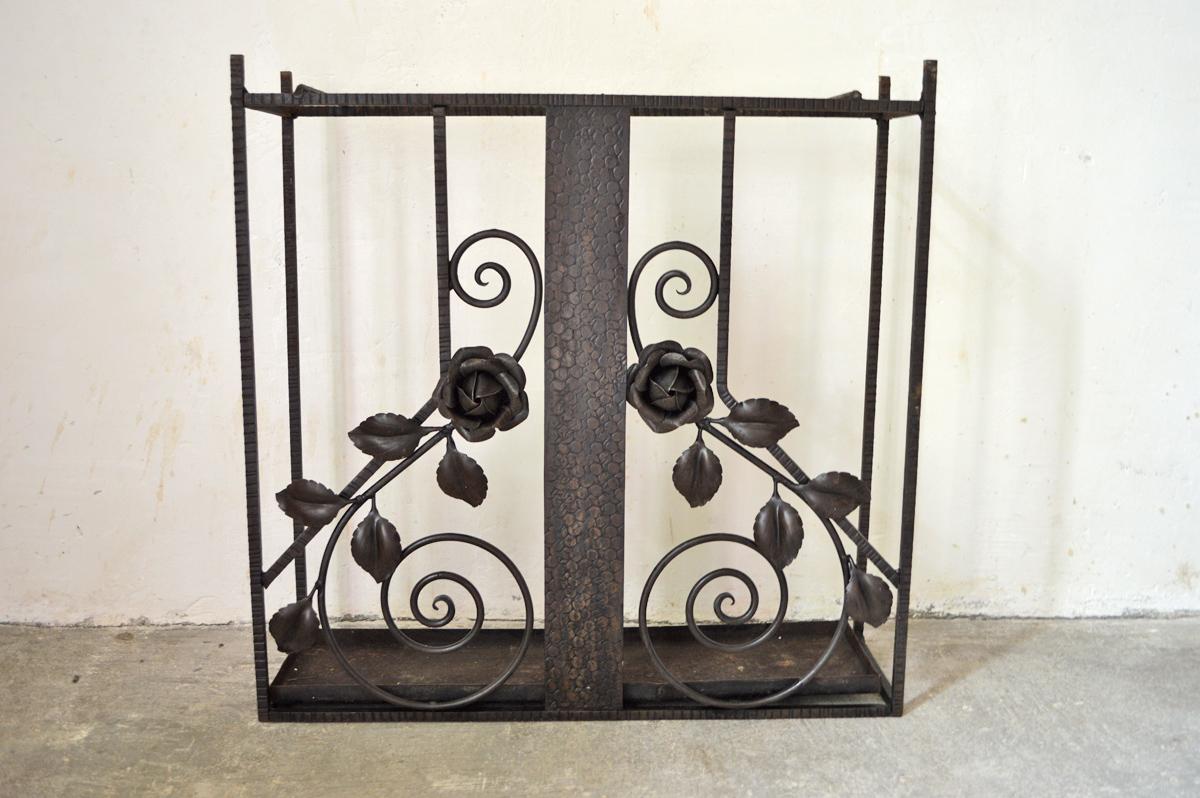 French Wrought Iron Art Deco Coat or Hat Hanger with Roses, circa 1930 6