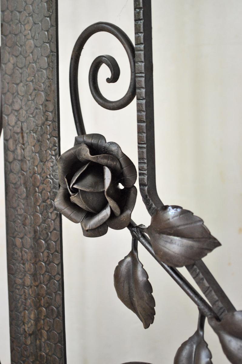 French Wrought Iron Art Deco Coat or Hat Hanger with Roses, circa 1930 10