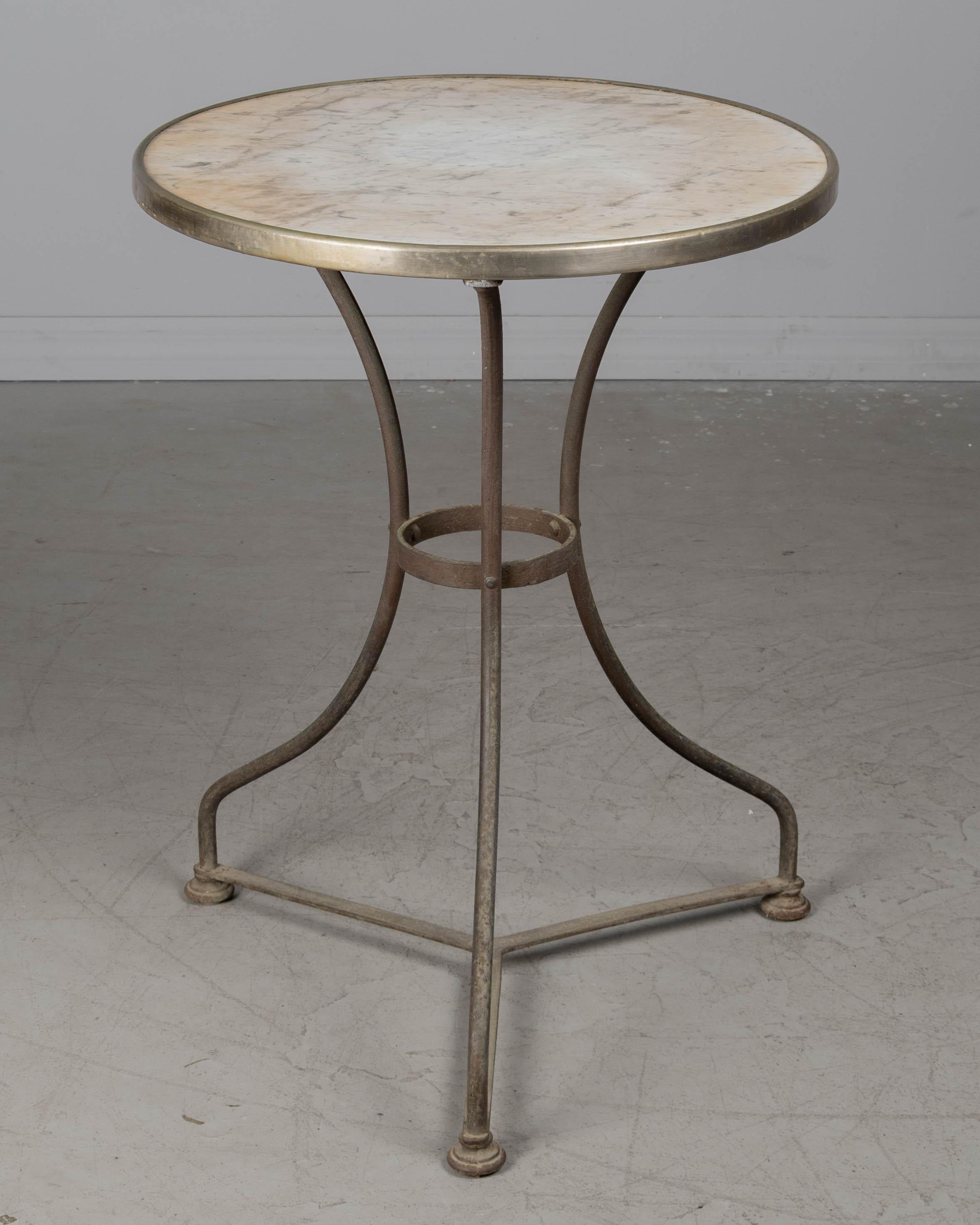 Peint Table de bistrot en fer forgé en vente