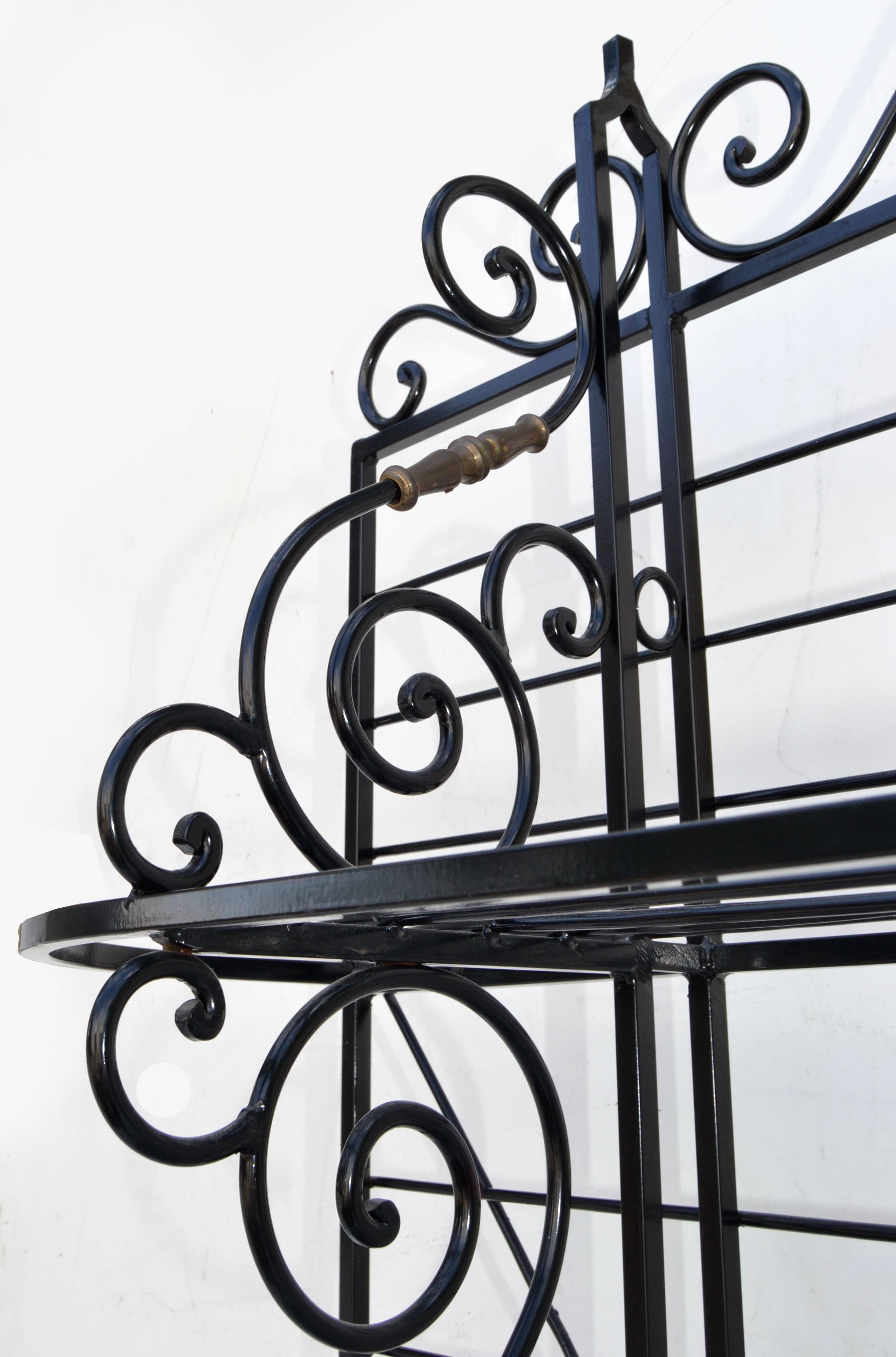 20th Century French Wrought Iron & Brass 4 Tier Bakery Shelf in Black & Gold Finish Etagere For Sale