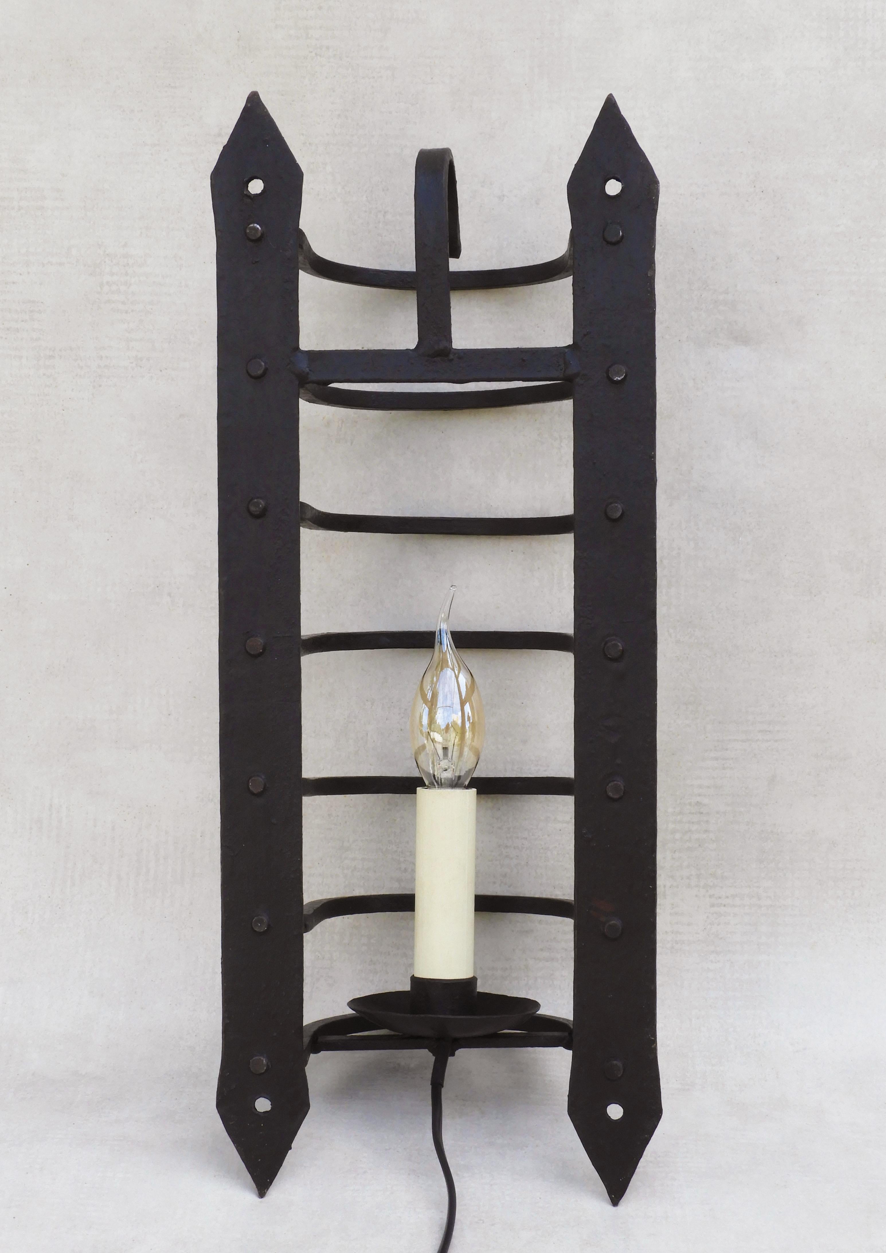 French Wrought Iron Caged Wall Light Sconce, circa 1900 For Sale 4