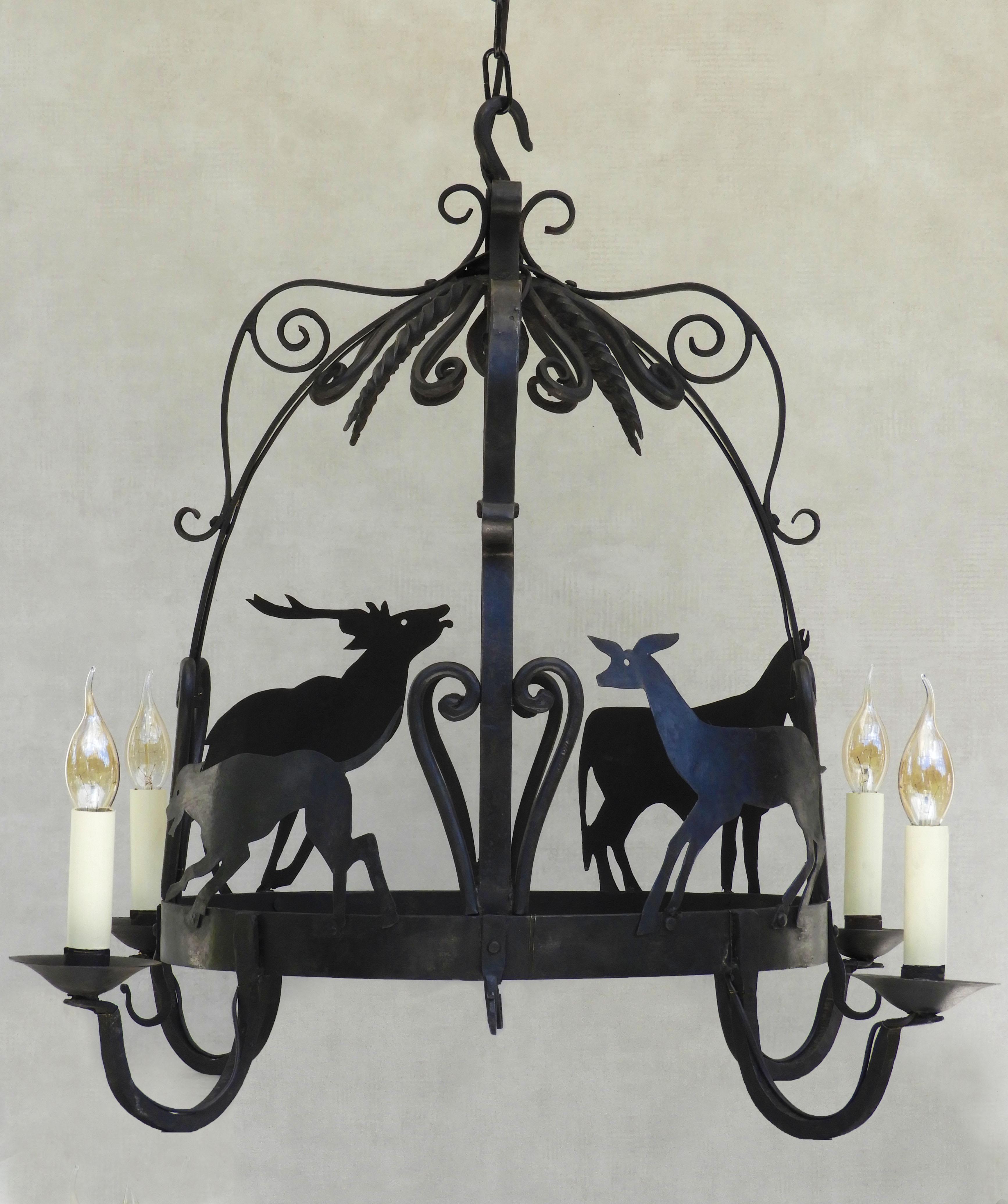 Stile provenzale Lampadario francese in ferro battuto con appendiabiti a corona del 1900 circa in vendita