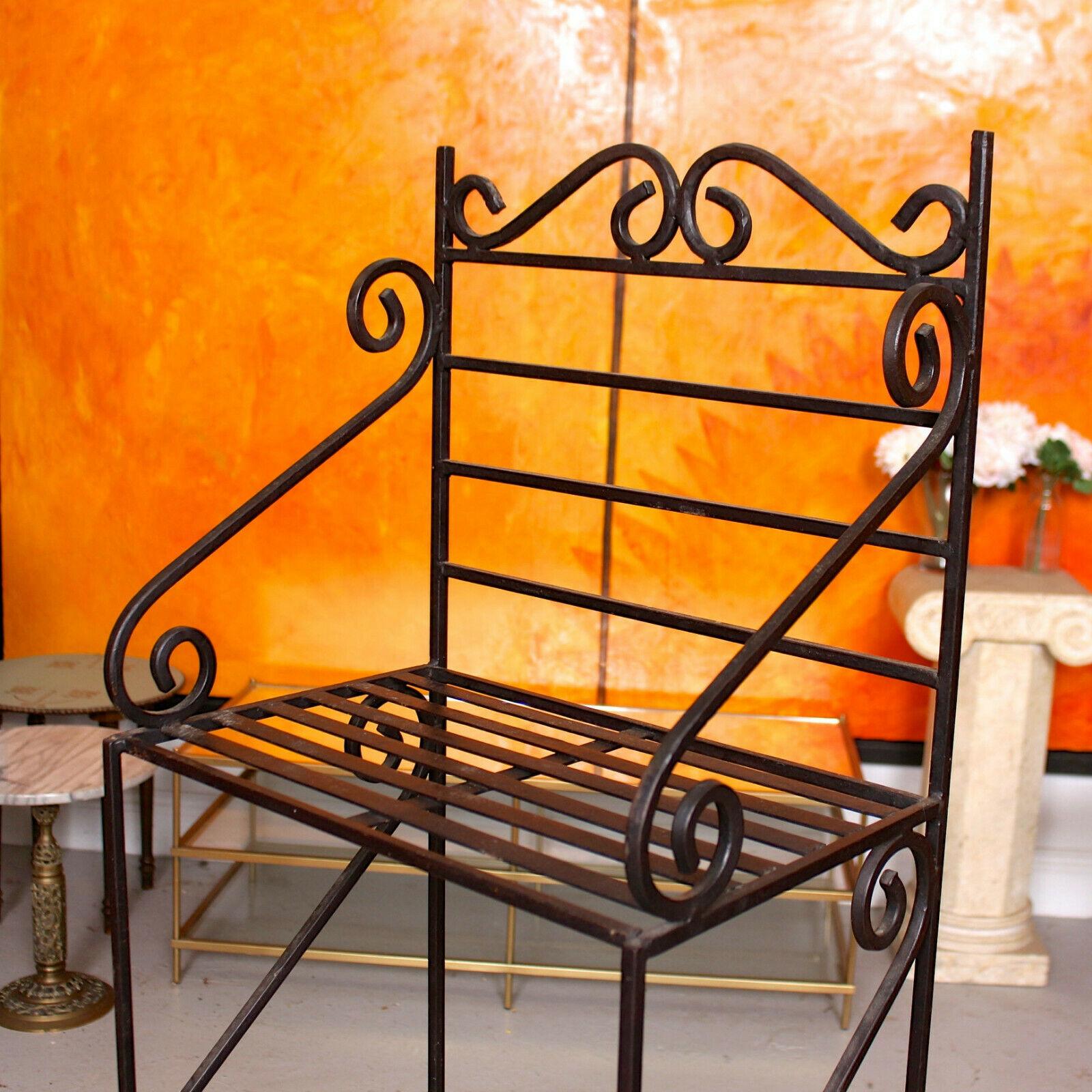 A fine quality mid-20th century French wrought iron étagère.

With original black paint (slightly worn in parts) with scrolling supports and three slatted shelves,

France, circa 1950.
 