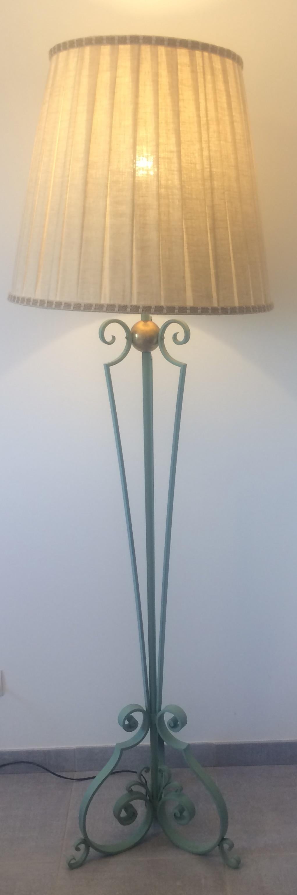 Französische schmiedeeiserne Stehlampe im Stil von Gilbert Pollierat, ca. 1950er Jahre 2