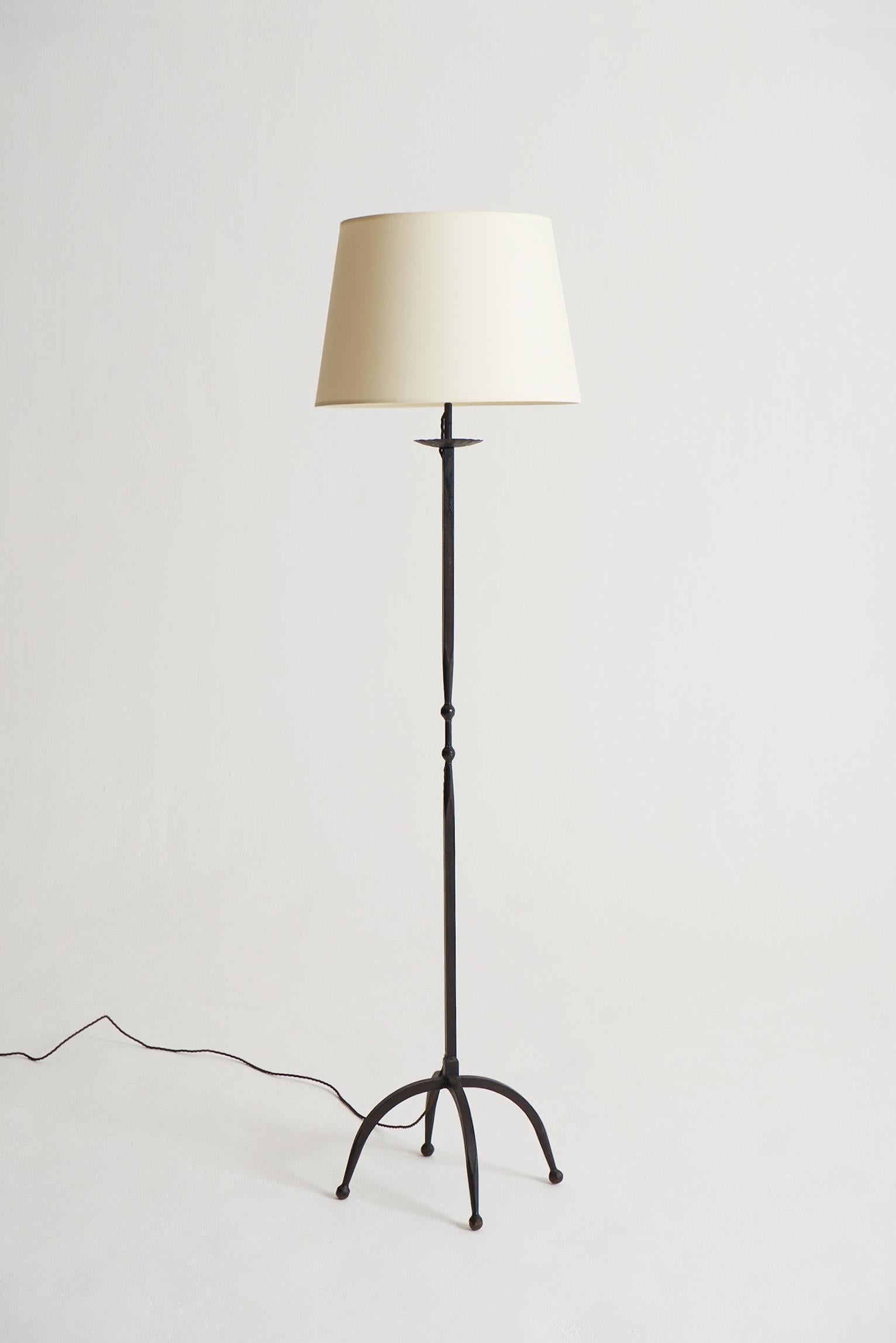 A hand wrought iron floor lamp.
France, Circa 1940.
With the shade: 175 cm tall by 46 cm diameter.
Lamp base only: 147 cm high by 42 cm diameter.