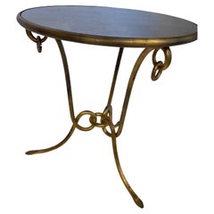 Table d'extrémité en fer forgé doré à la manière de René Drout