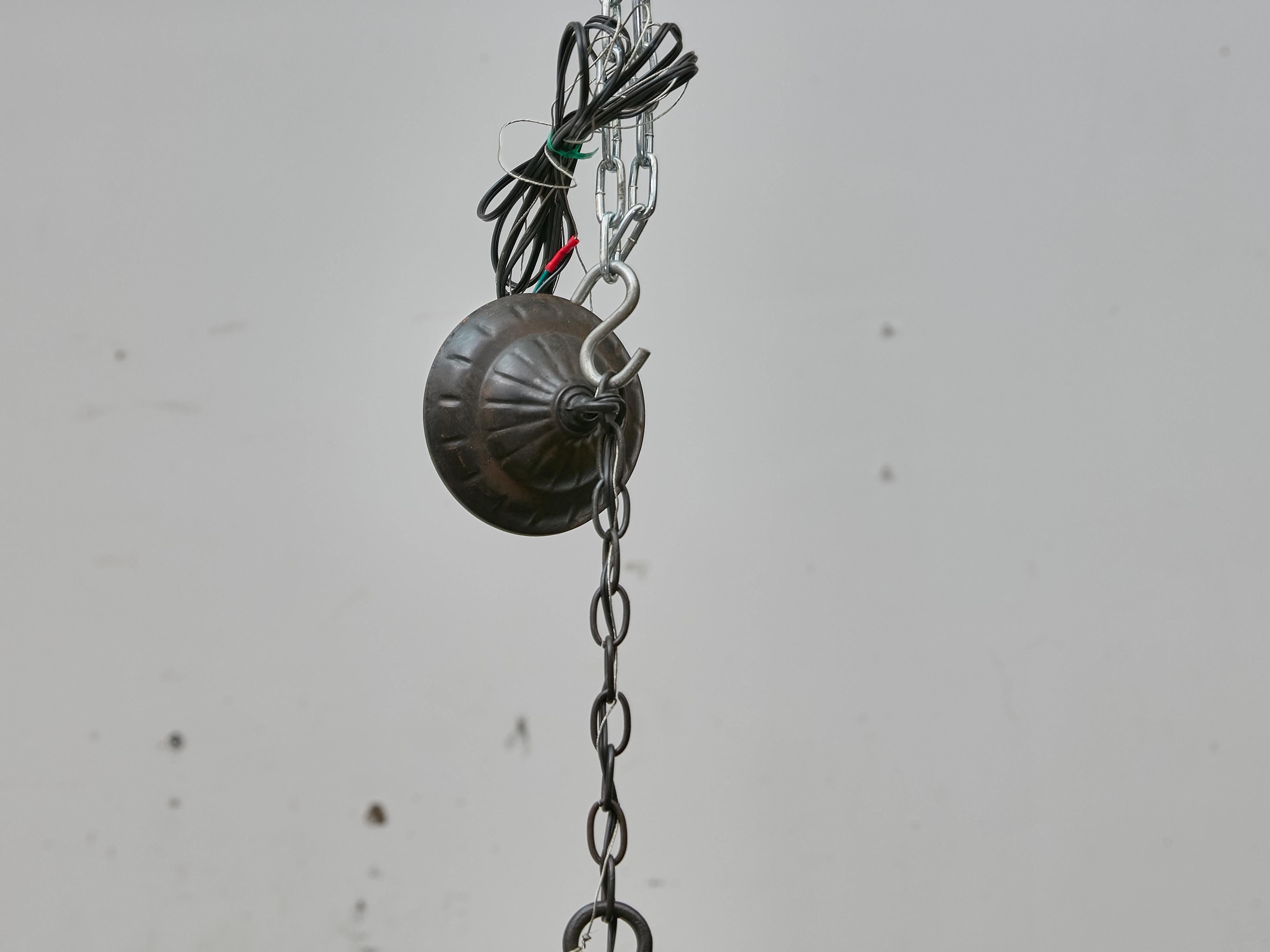 Lampadario a globo francese in ferro battuto con sei bracci a spirale, CIRCA 1900 in vendita 4