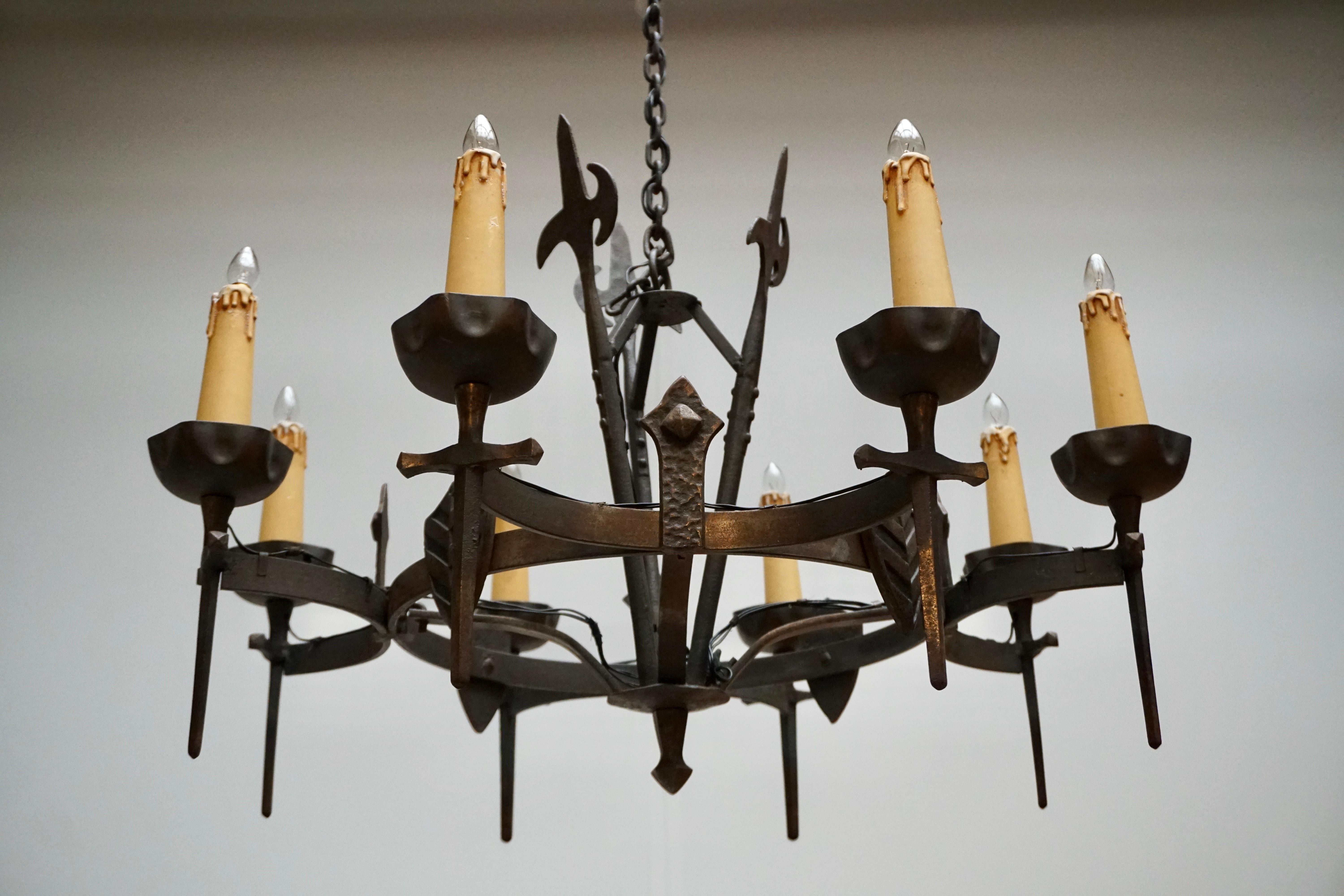 French Wrought Iron Gothic Hollywood Regency Tole Chandelier In Good Condition For Sale In Antwerp, BE