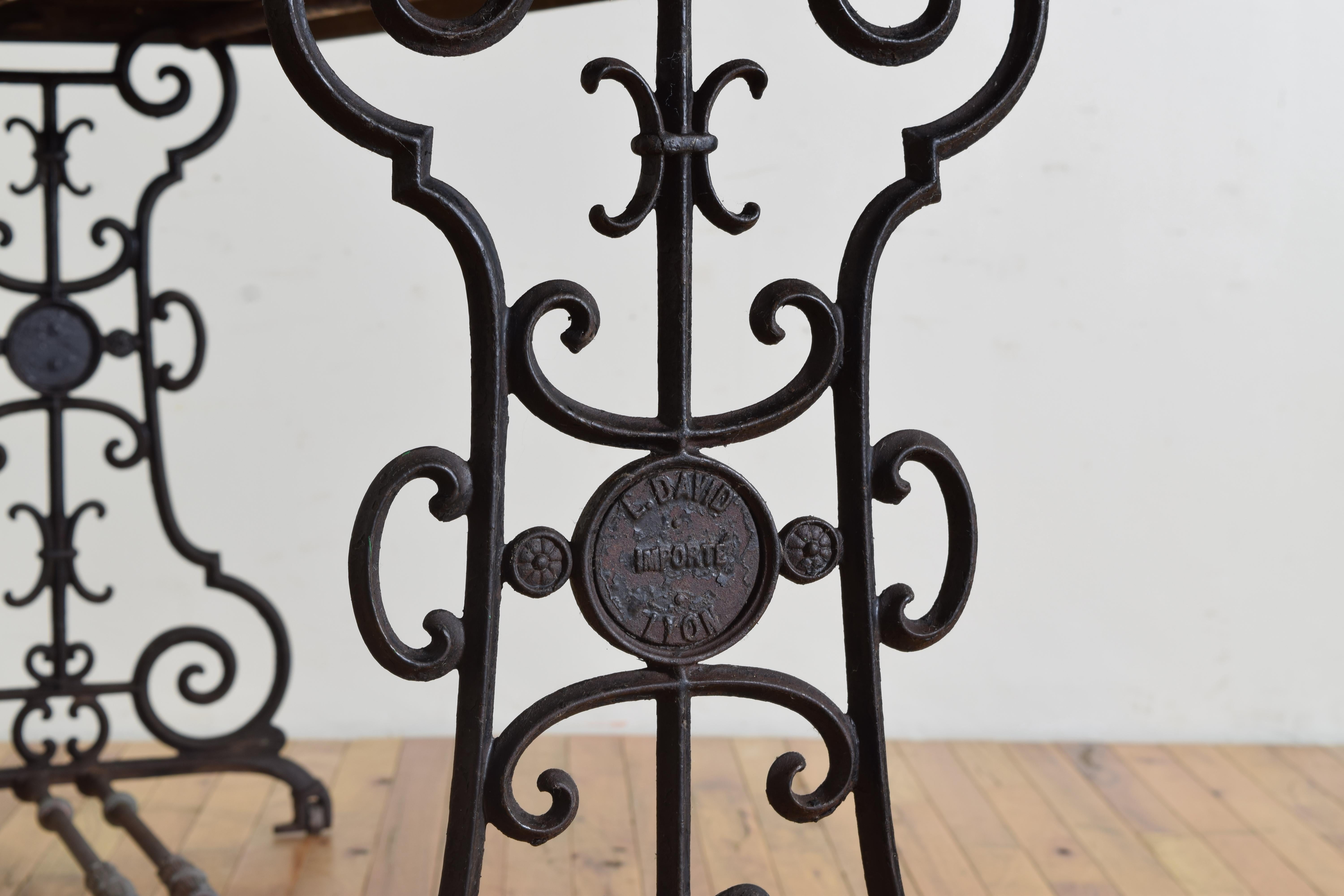 French Wrought Iron & Marble Garden Table, L. David, Lyon, 1st quarter 20th cen. For Sale 3