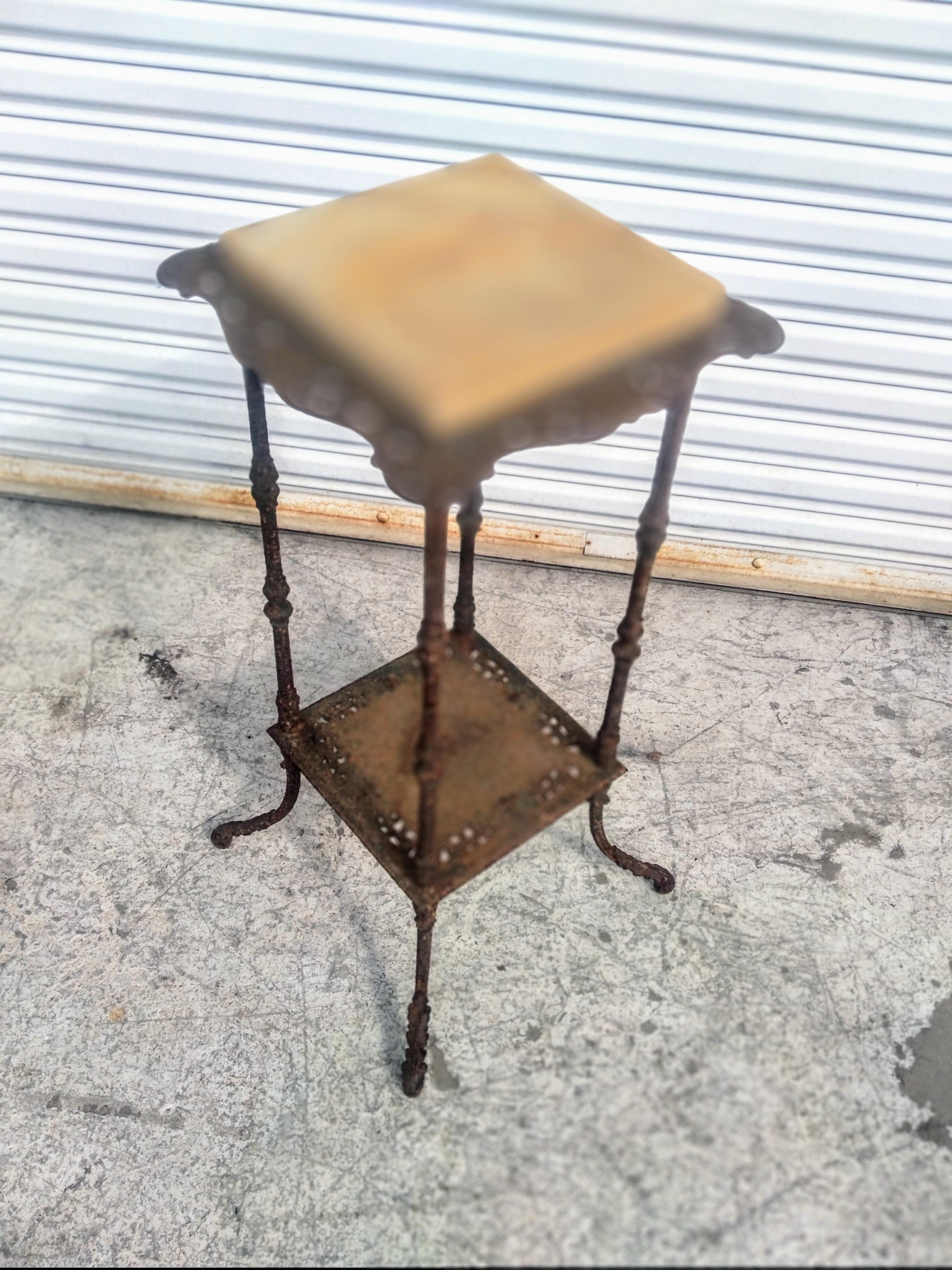 Louis XVI Meuble de salon en fer forgé à plateau de marbre en vente