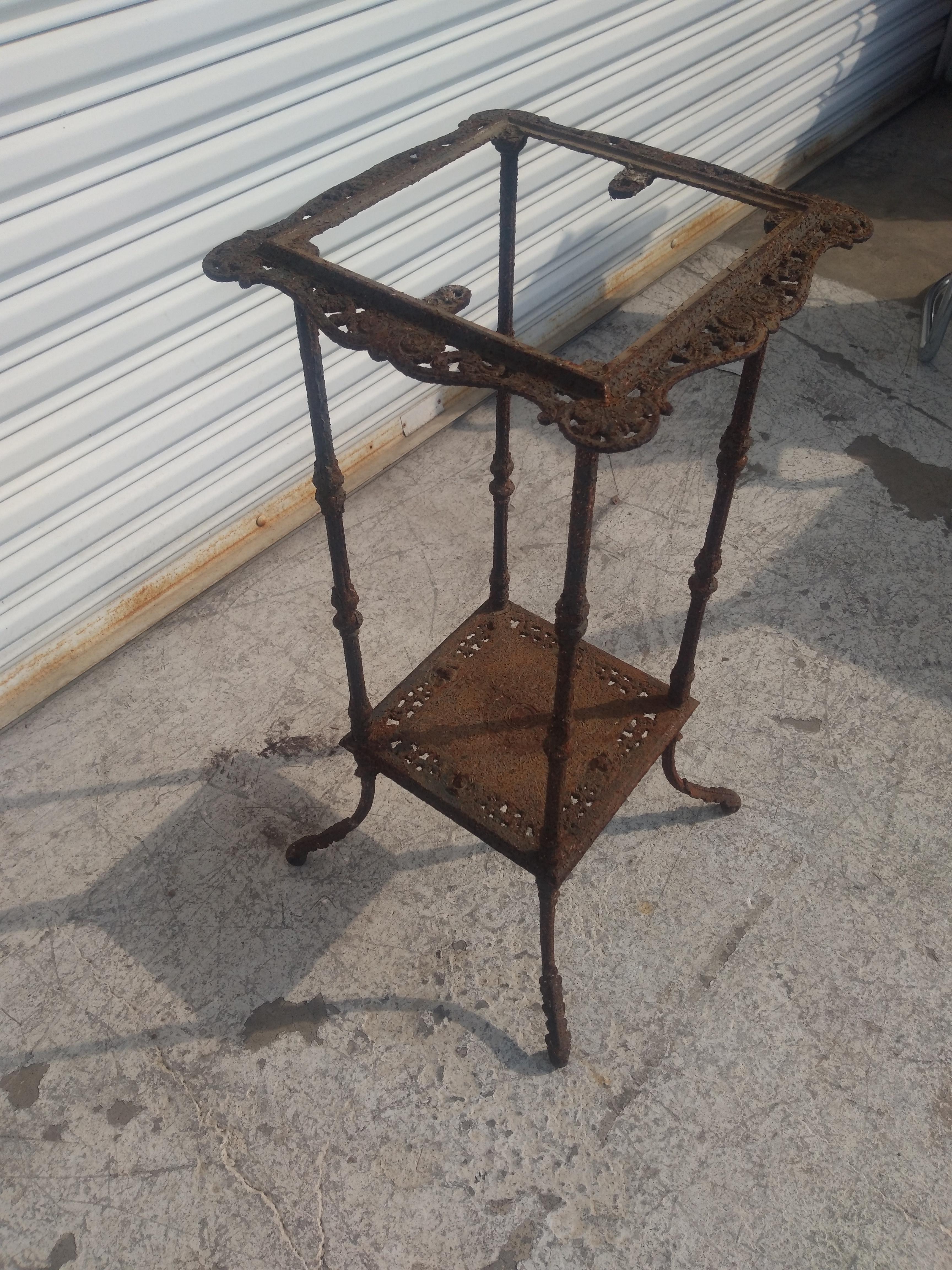 XIXe siècle Meuble de salon en fer forgé à plateau de marbre en vente