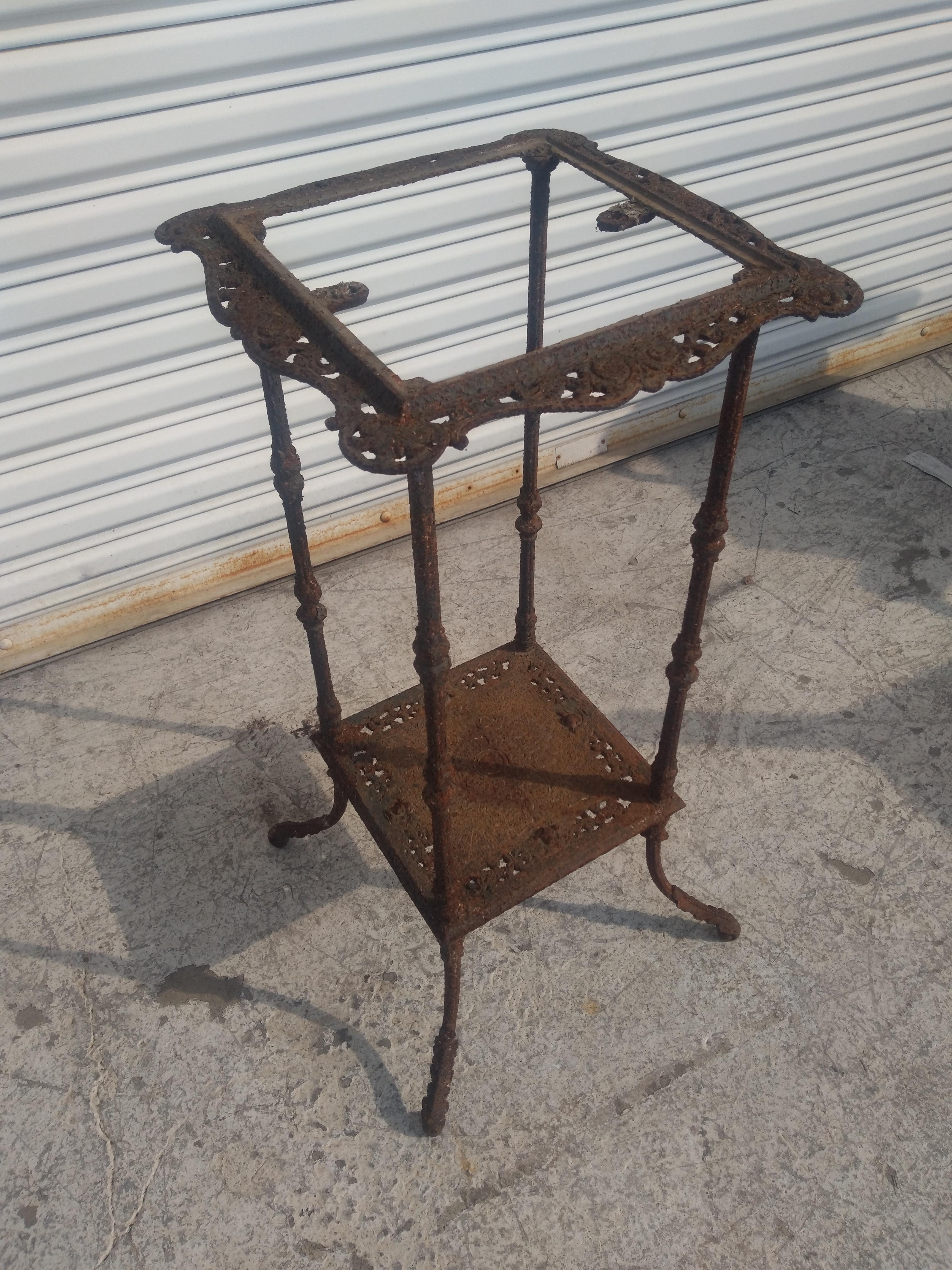 Fer forgé Meuble de salon en fer forgé à plateau de marbre en vente