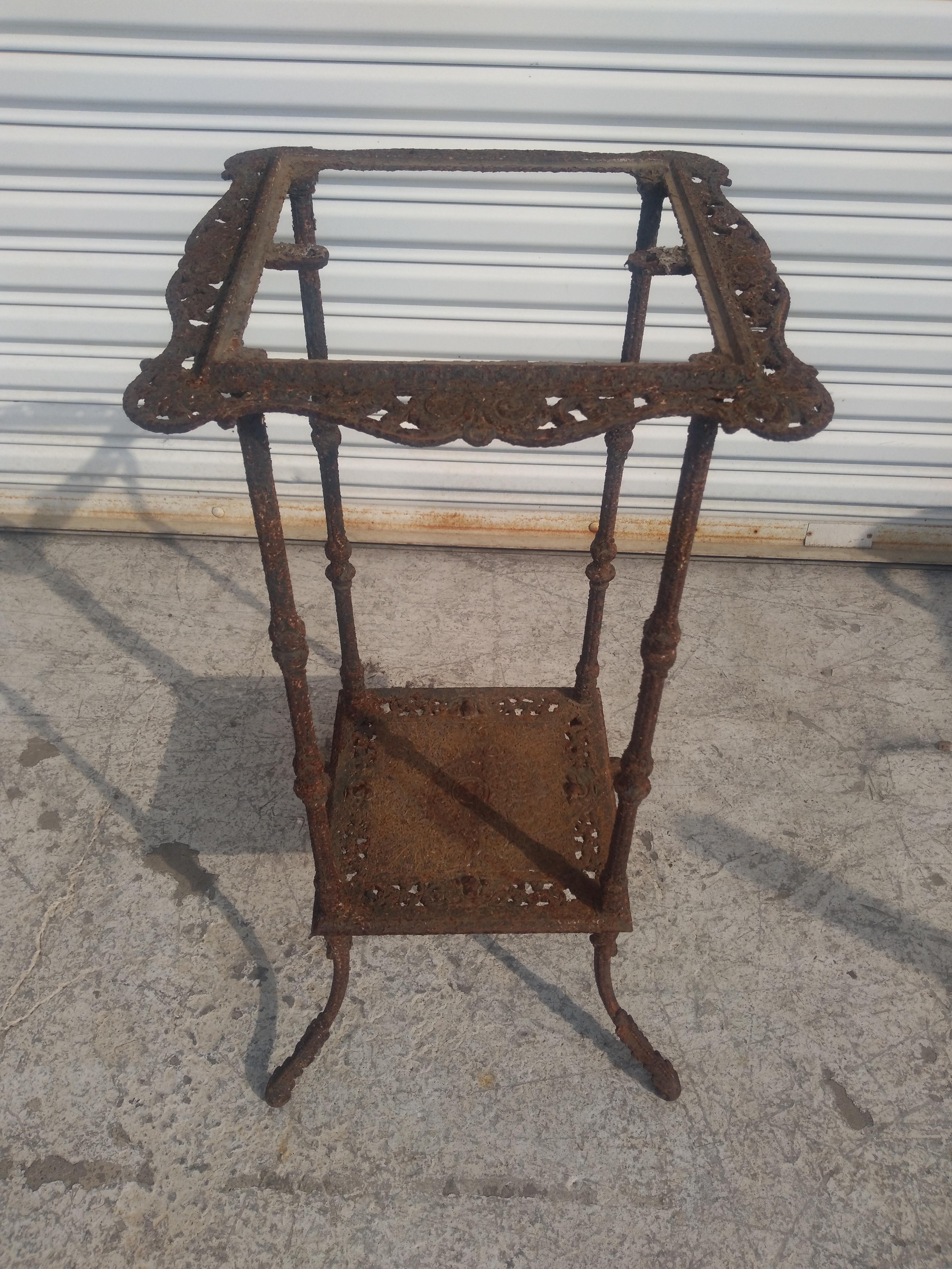 Meuble de salon en fer forgé à plateau de marbre en vente 1