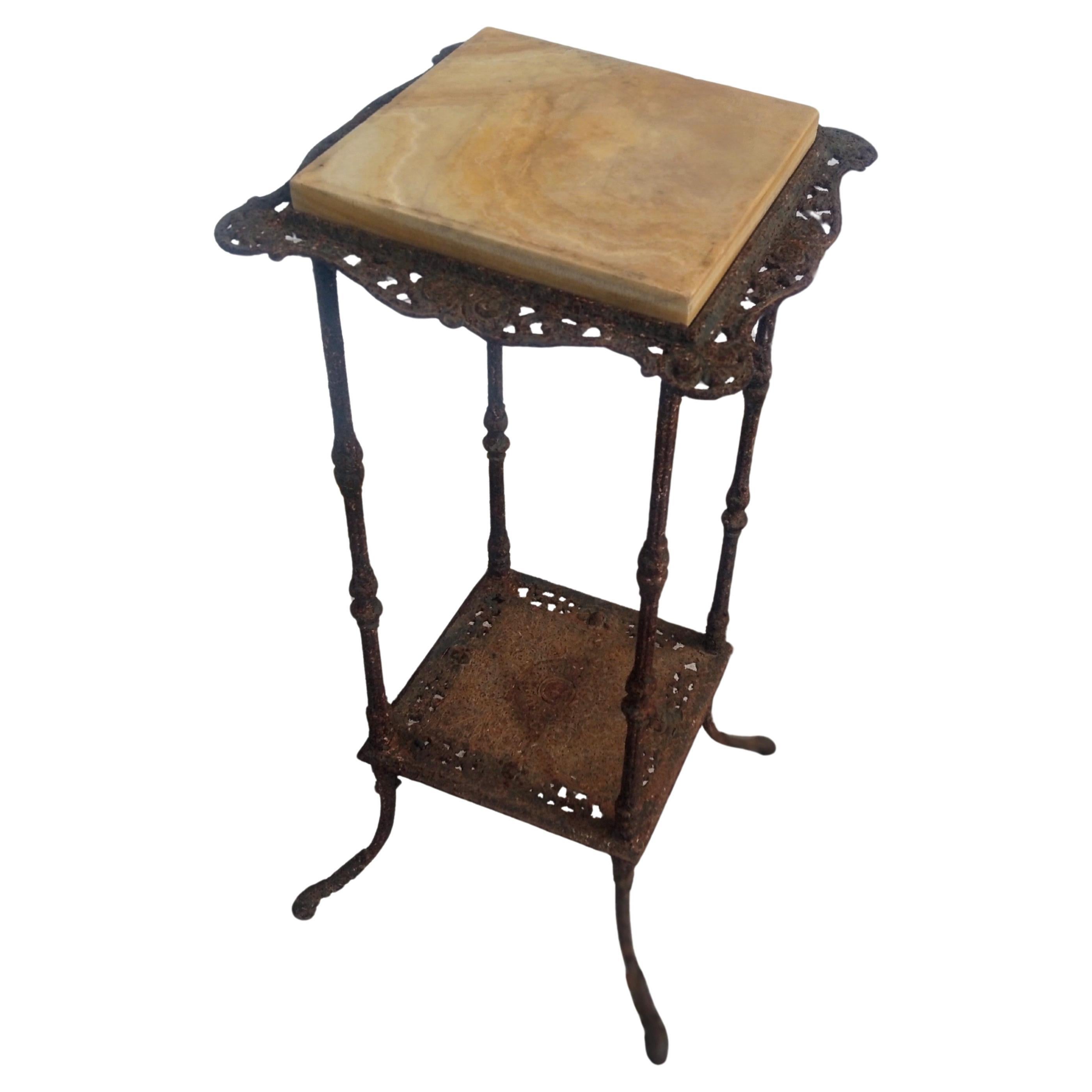 Meuble de salon en fer forgé à plateau de marbre