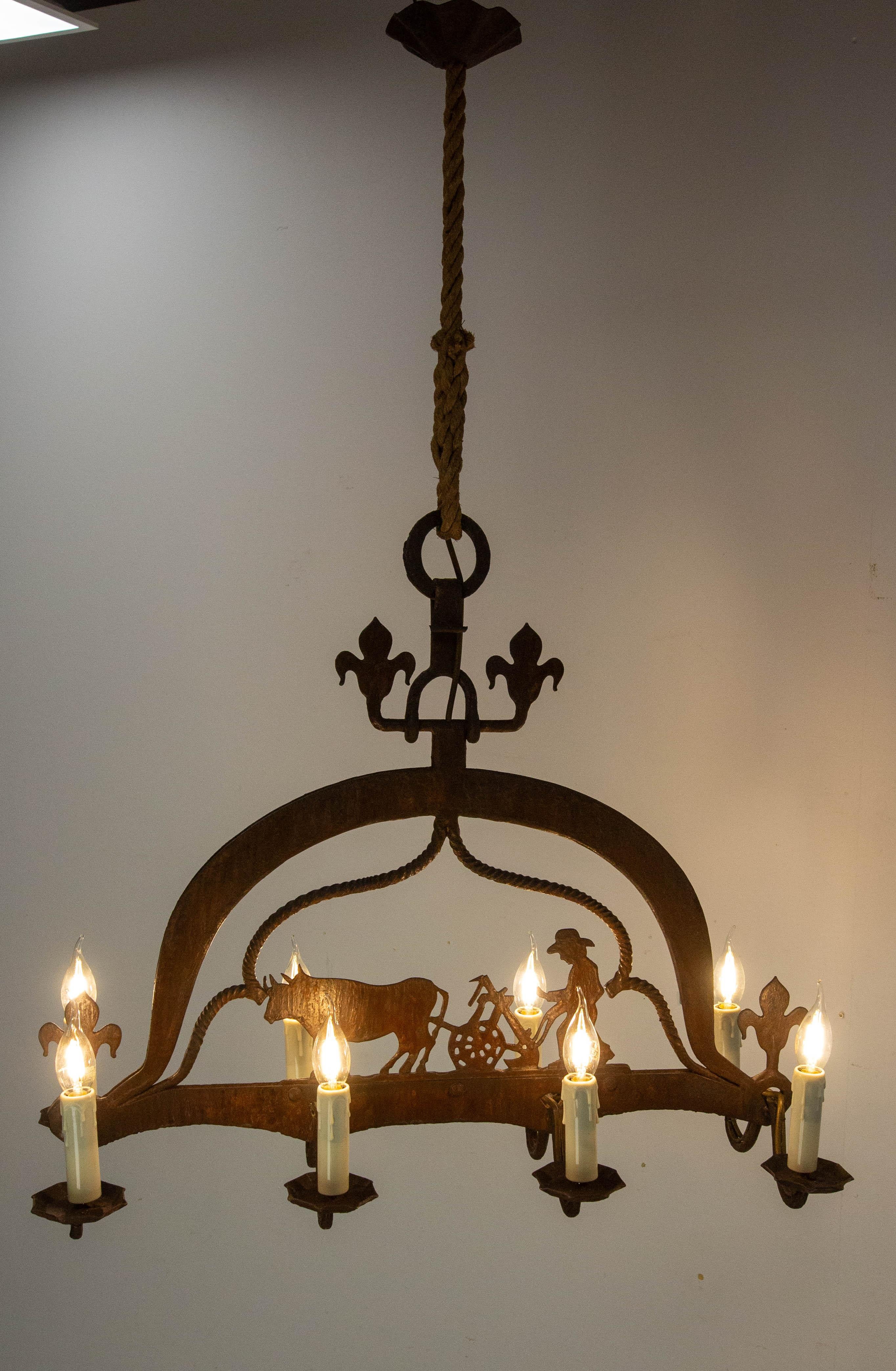 Stile provenzale Lampadario a soffitto in ferro battuto e corda francese Midcentury circa 1970 in vendita
