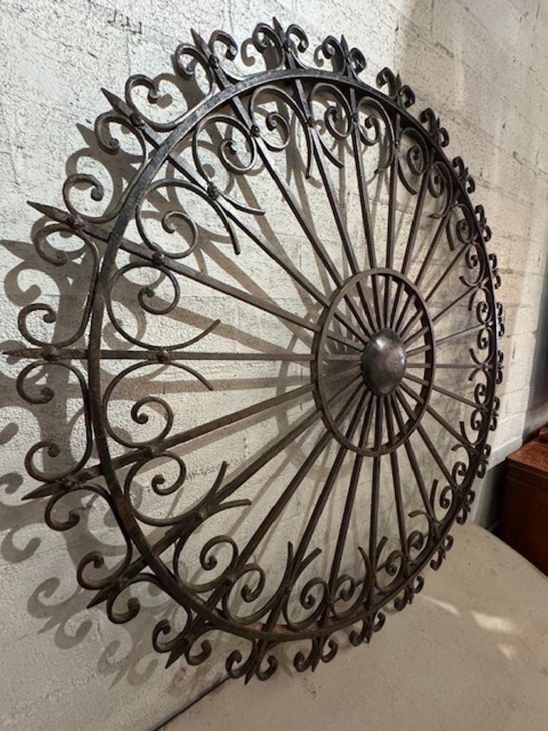 French Wrought Iron Sunburst Element In Good Condition For Sale In Dallas, TX