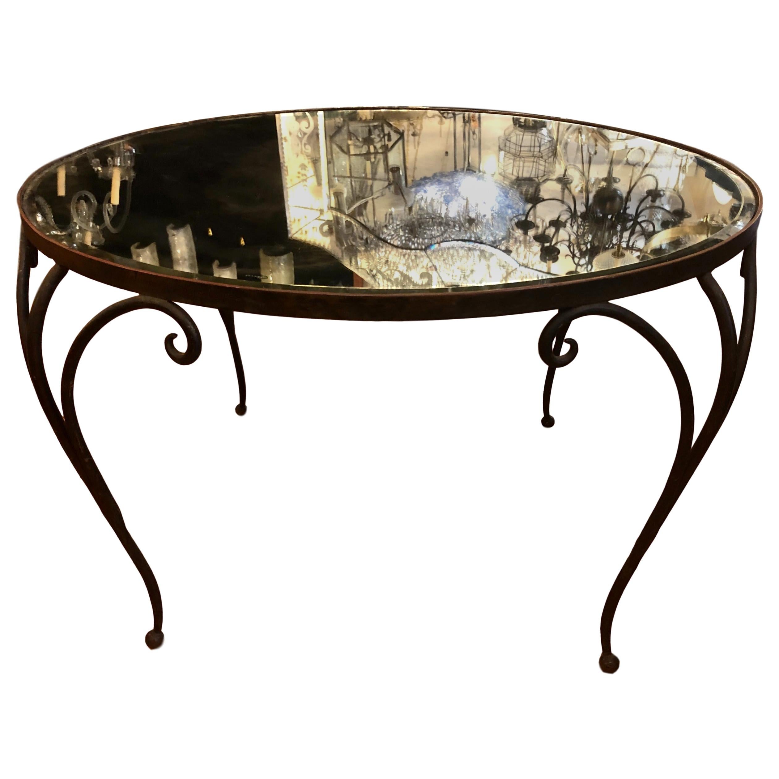 Table en fer forgé français avec plateau miroir en vente