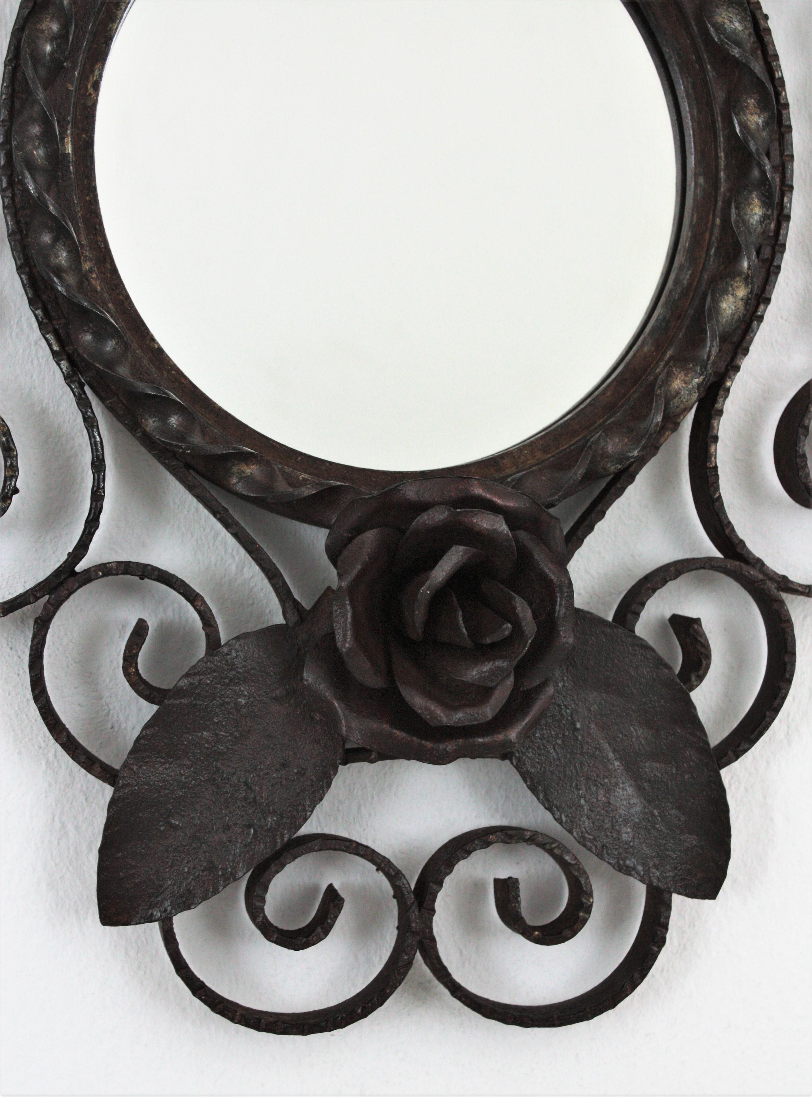 French 1940s Wrought Iron Mirror with Floral Scrollwork Frame In Good Condition For Sale In Barcelona, ES