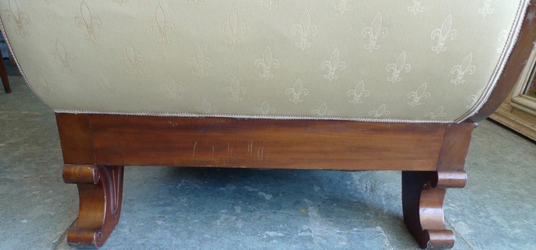 French xix Empire Walnut Chaise Lounge Reupholstered with Vintage Fabric  For Sale at 1stDibs