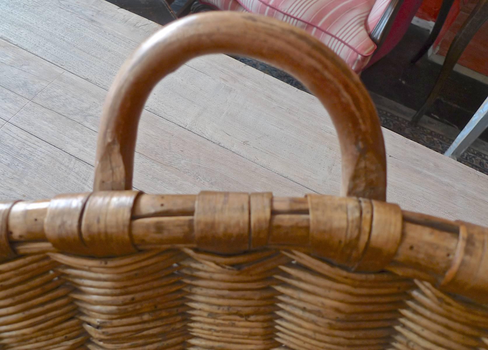 French 19th Century Large Fruit and Vegetable Wicker Basket In Distressed Condition In Santa Monica, CA