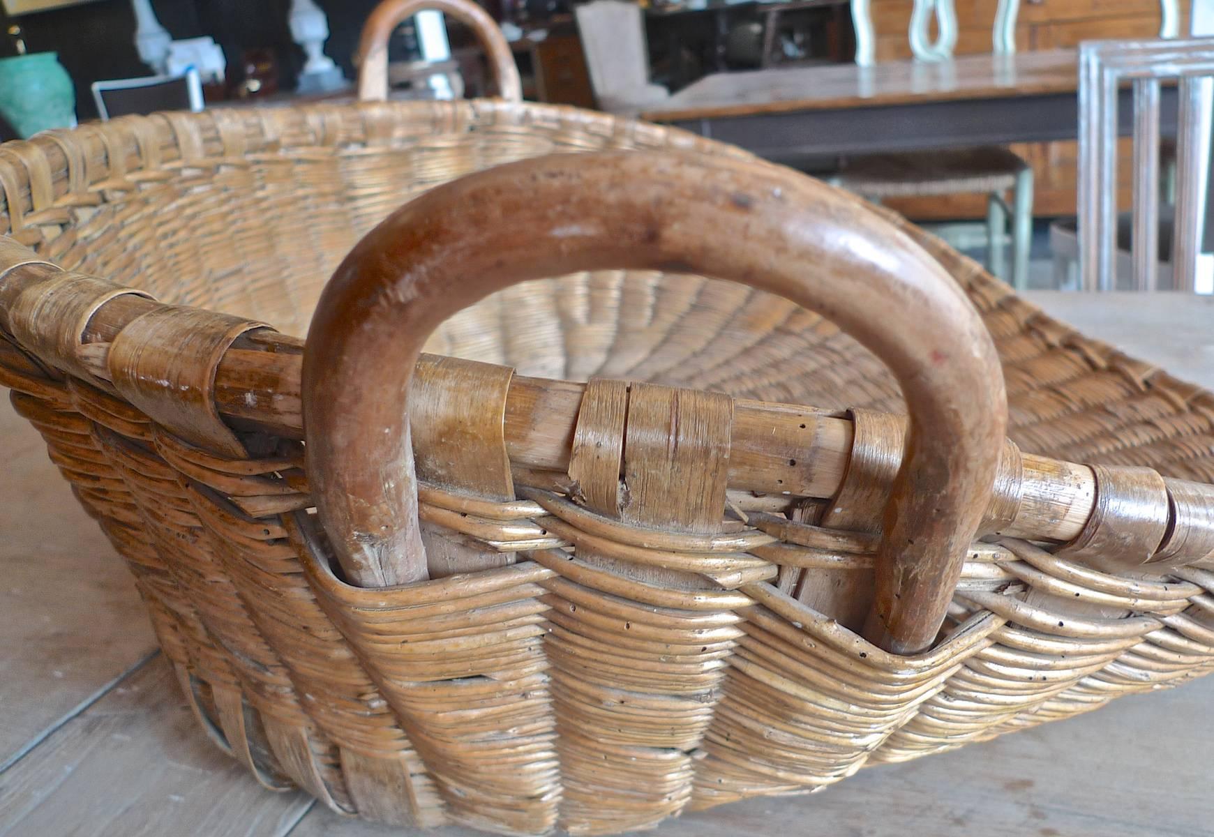 French 19th Century Large Fruit and Vegetable Wicker Basket 1