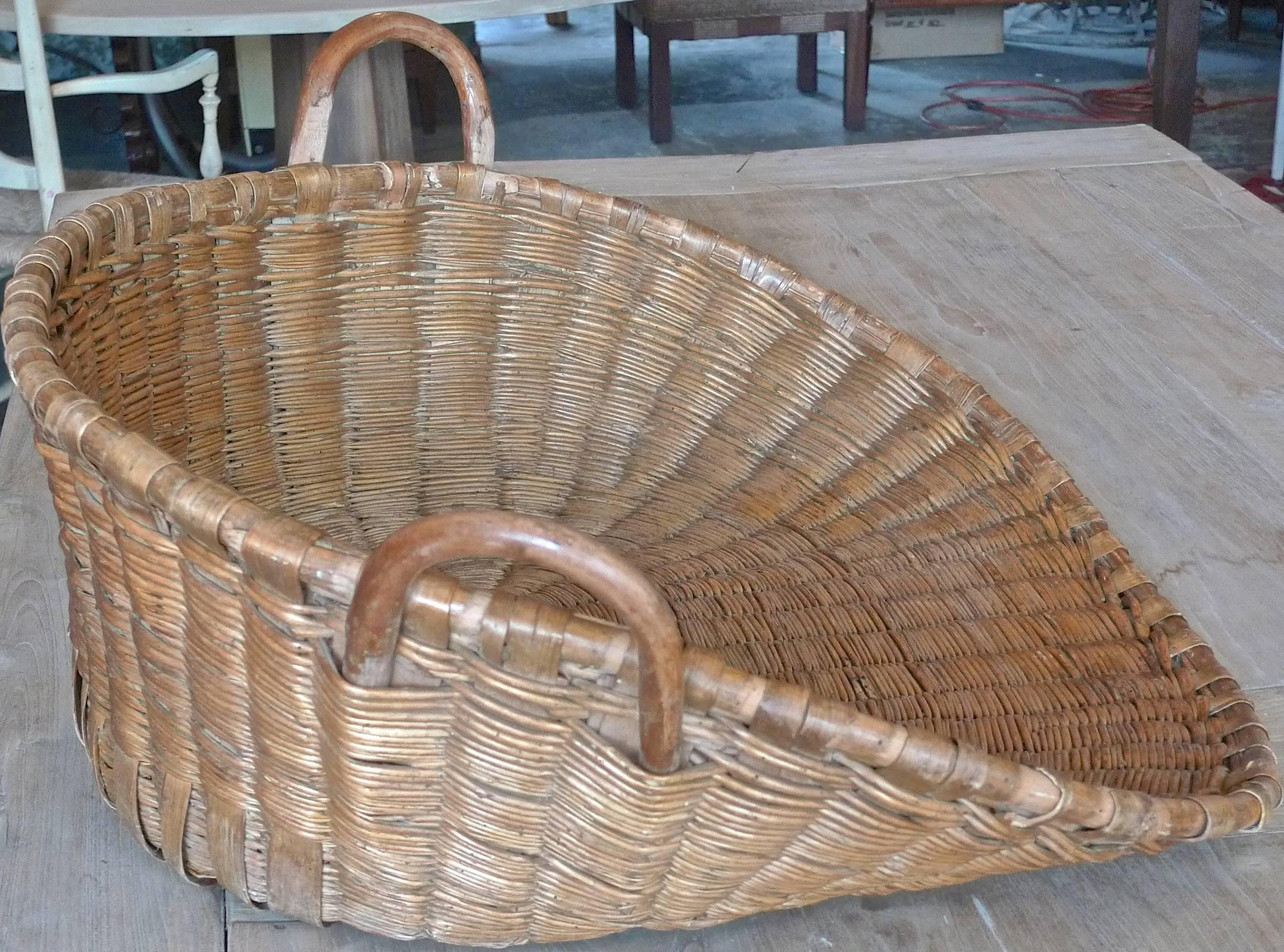 French 19th Century Large Fruit and Vegetable Wicker Basket 2