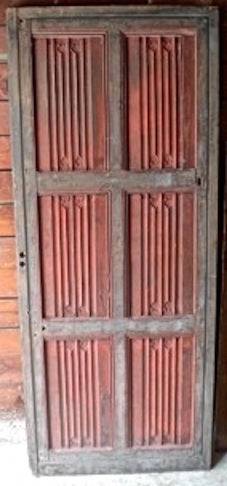 Puerta Decorativa Francesa XIX Luis XVI Tallada y Pintada a Mano con Pintura Original en venta 9