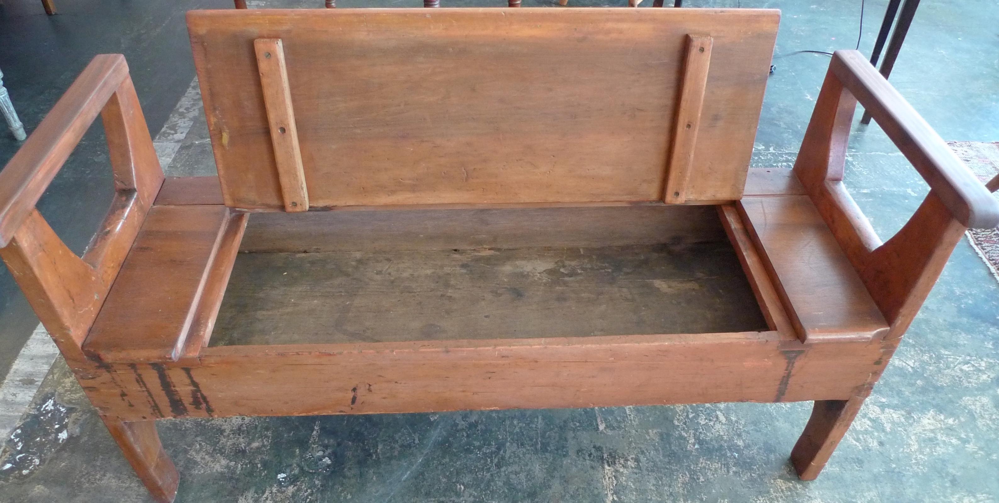 French Stained Pinewood 3-Seat Bench with a Large Storage Compartment In Distressed Condition In Santa Monica, CA