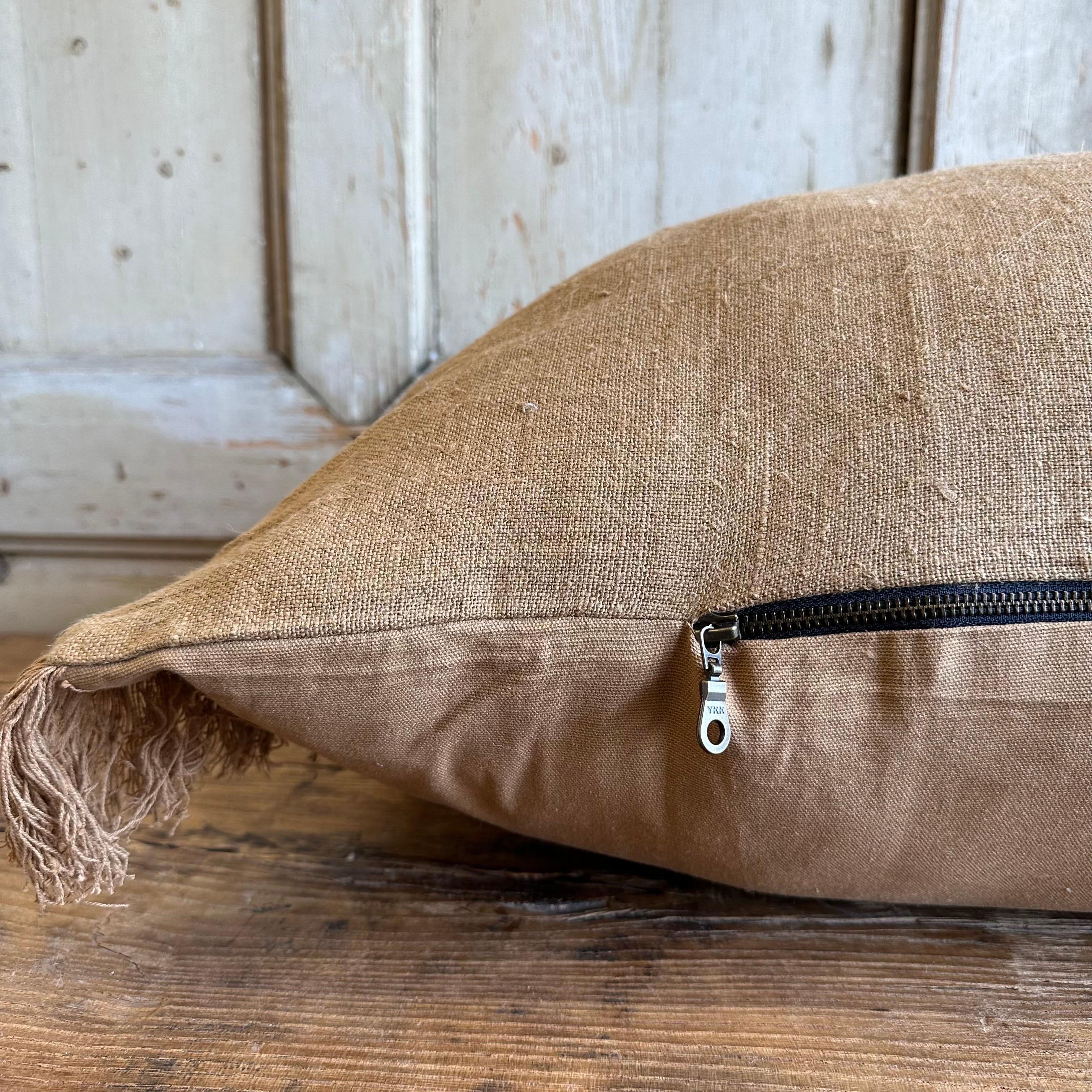 Made in France
Natural linen lumbar, XL king size with zipper closure.
Down insert not included. Please choose insert upon check out.
Size: 22x43x8
Cinnamon colored linen face with fringe edges, the backing is a natural cinnamon cotton fabric